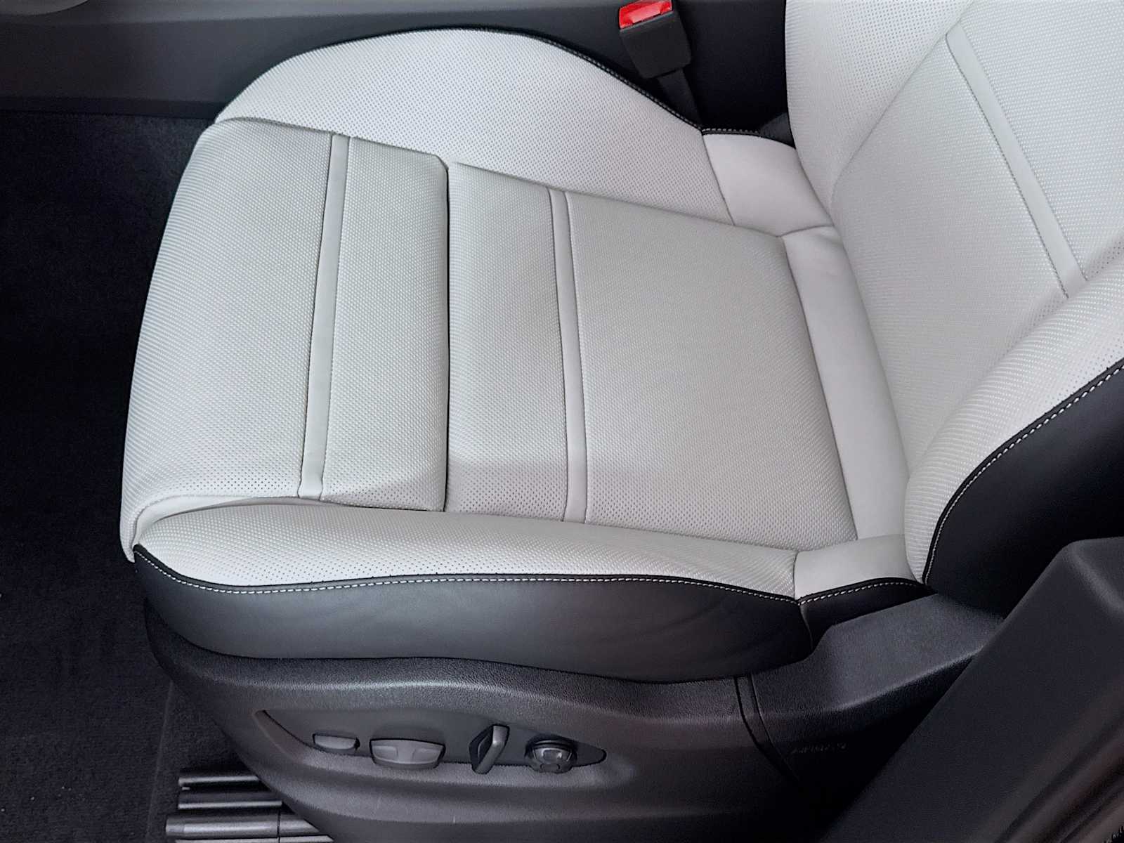 Thumbnail: 2026 Porsche Cayenne - 15