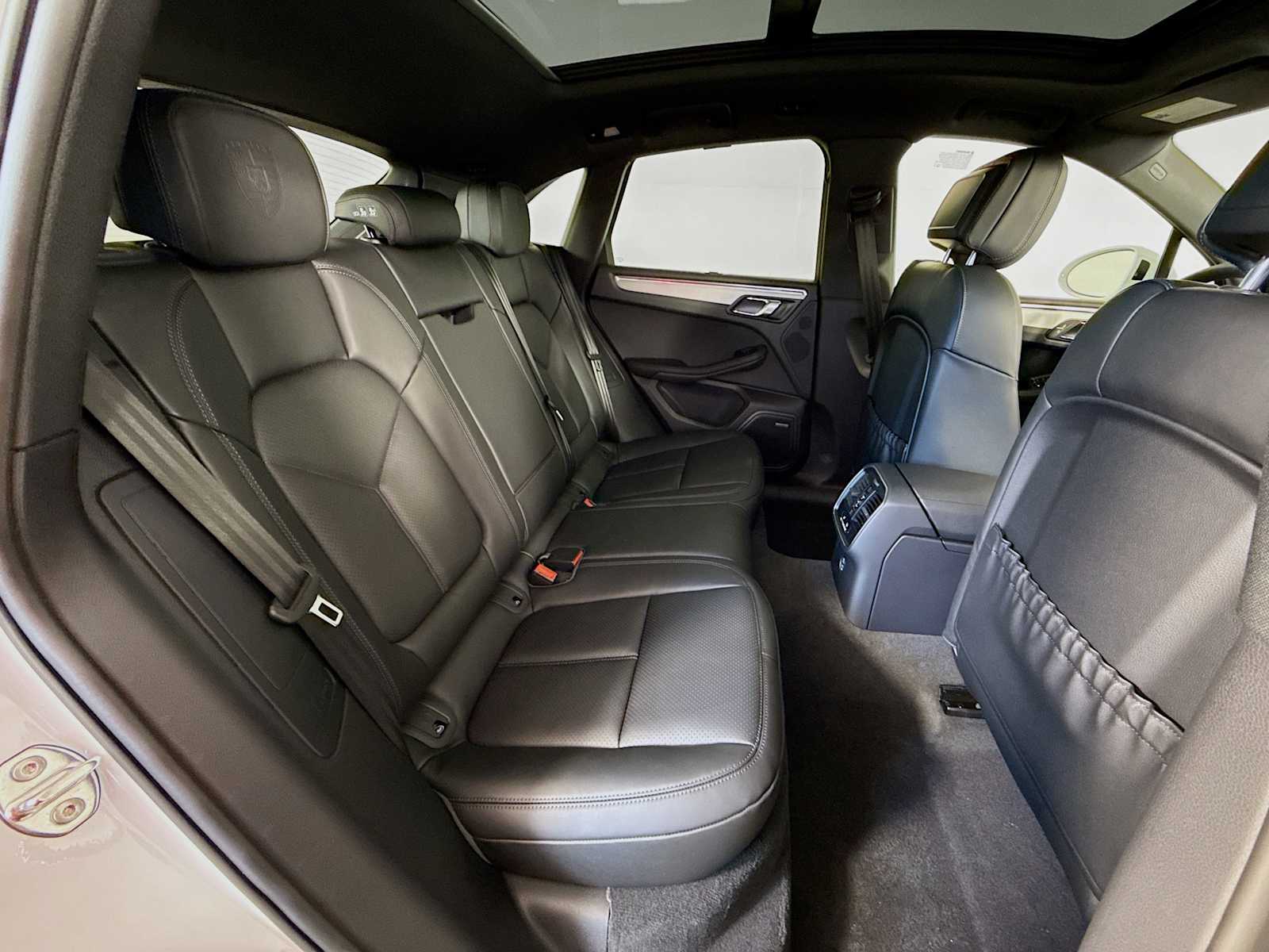 Thumbnail: 2026 Porsche Macan - 20