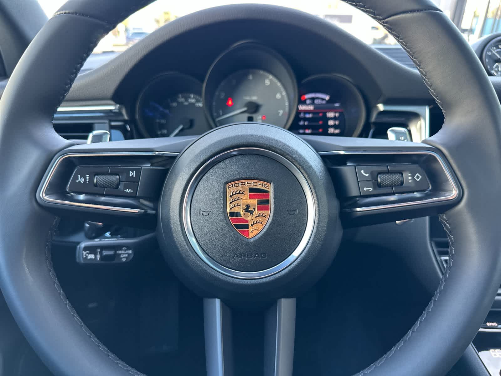 Thumbnail: 2026 Porsche Macan - 26