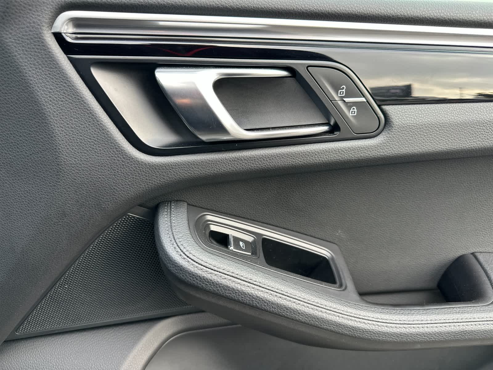 Thumbnail: 2019 Porsche Macan - 19