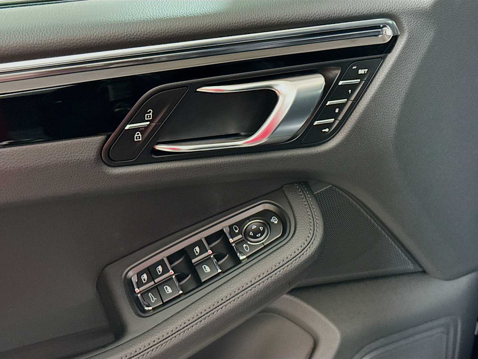 Thumbnail: 2025 Porsche Macan - 14