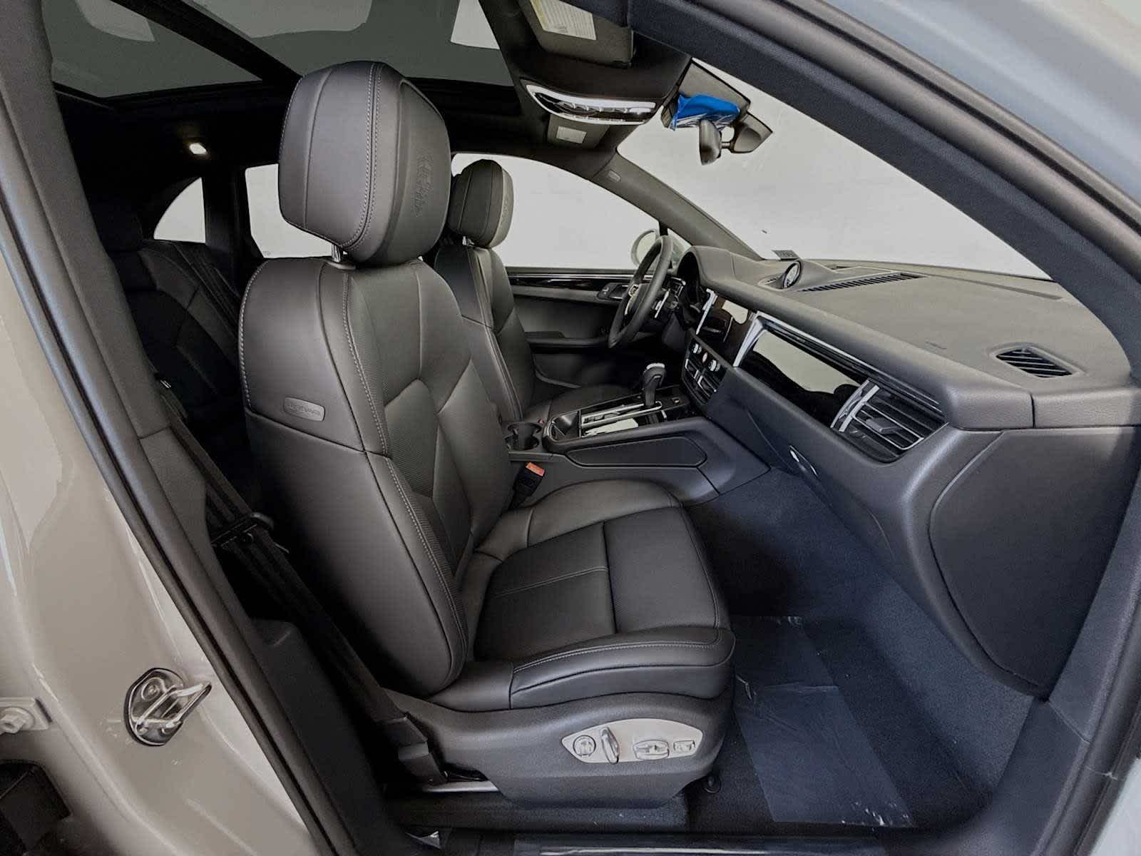 Thumbnail: 2026 Porsche Macan - 23