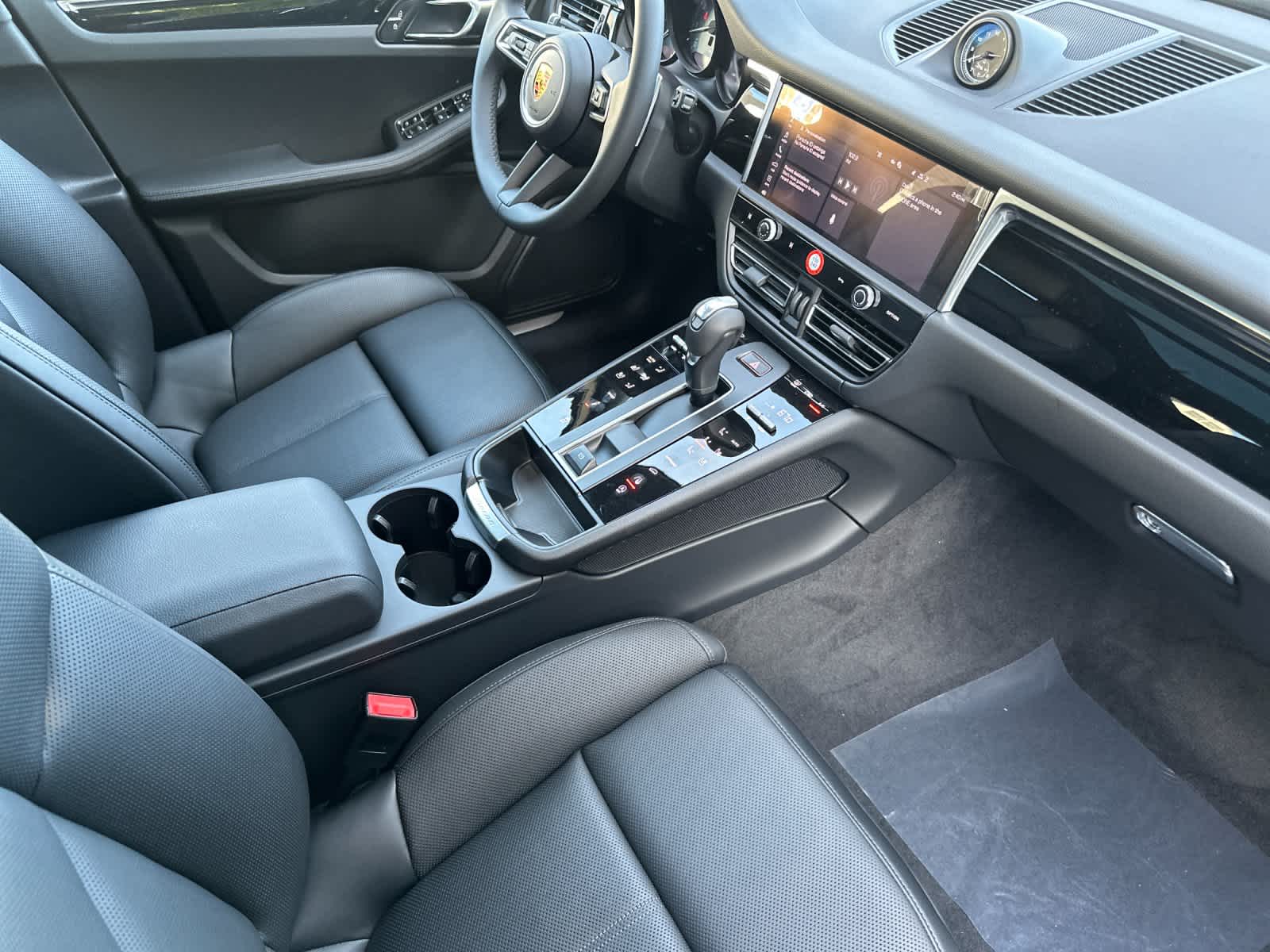 Thumbnail: 2026 Porsche Macan - 17