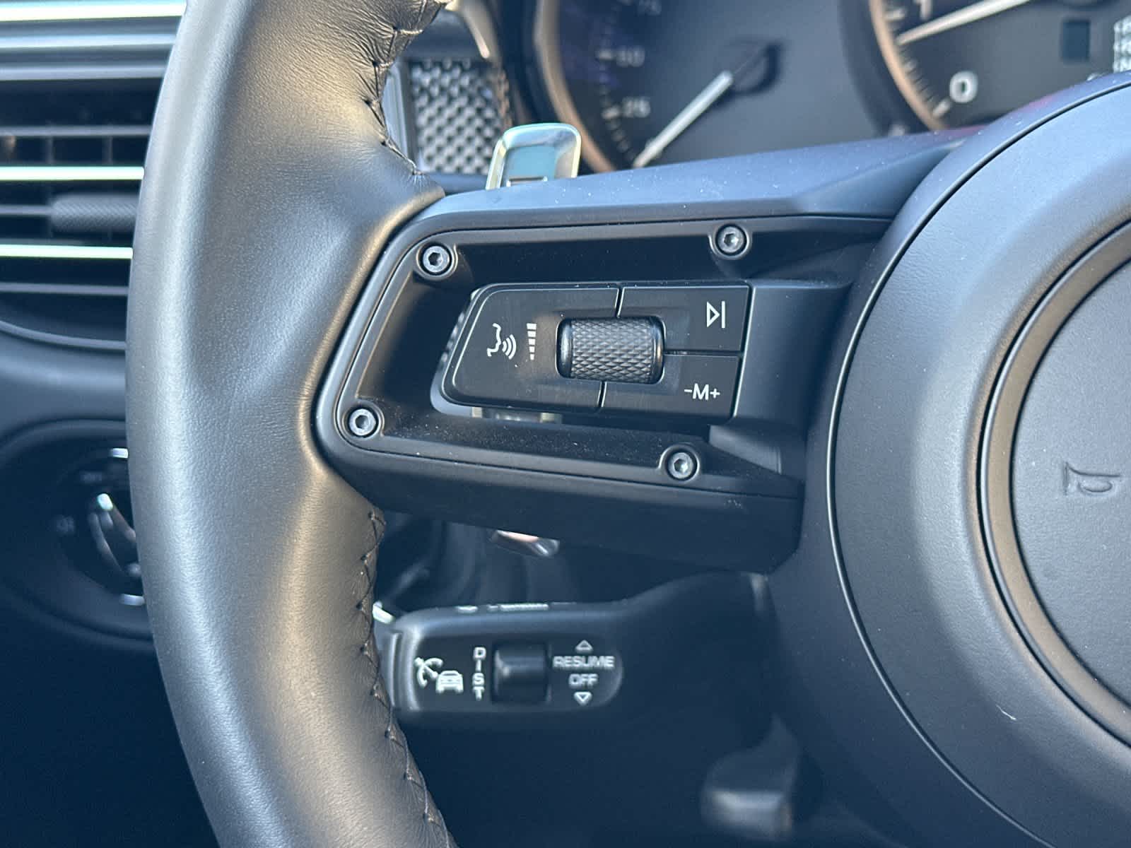 Thumbnail: 2025 Porsche Macan - 27