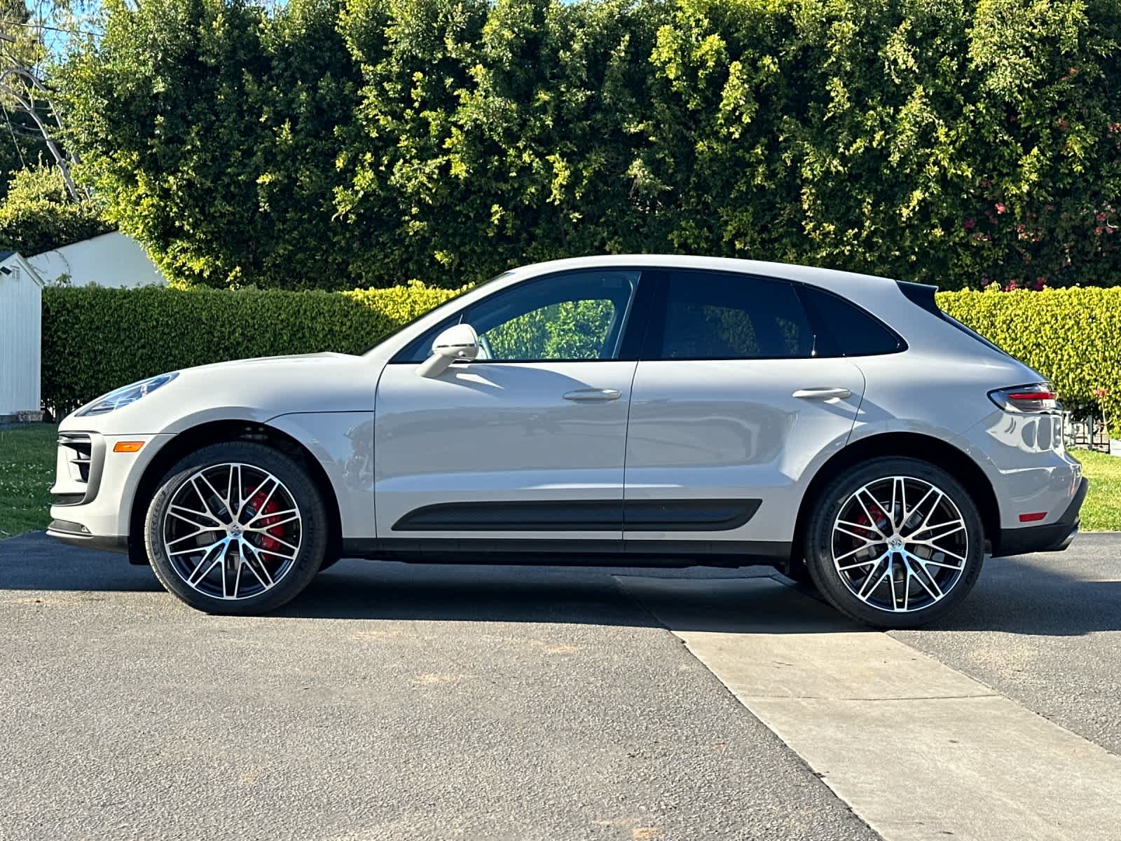 Thumbnail: 2026 Porsche Macan - 2