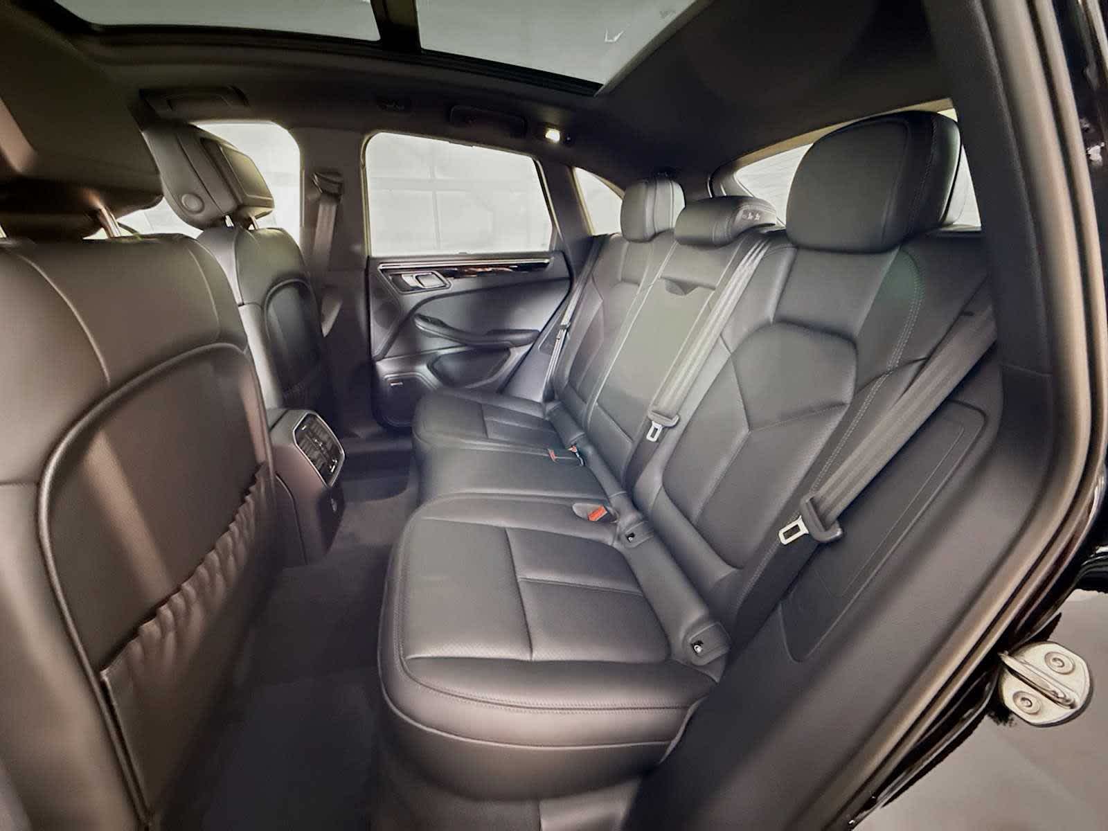 Thumbnail: 2026 Porsche Macan - 17