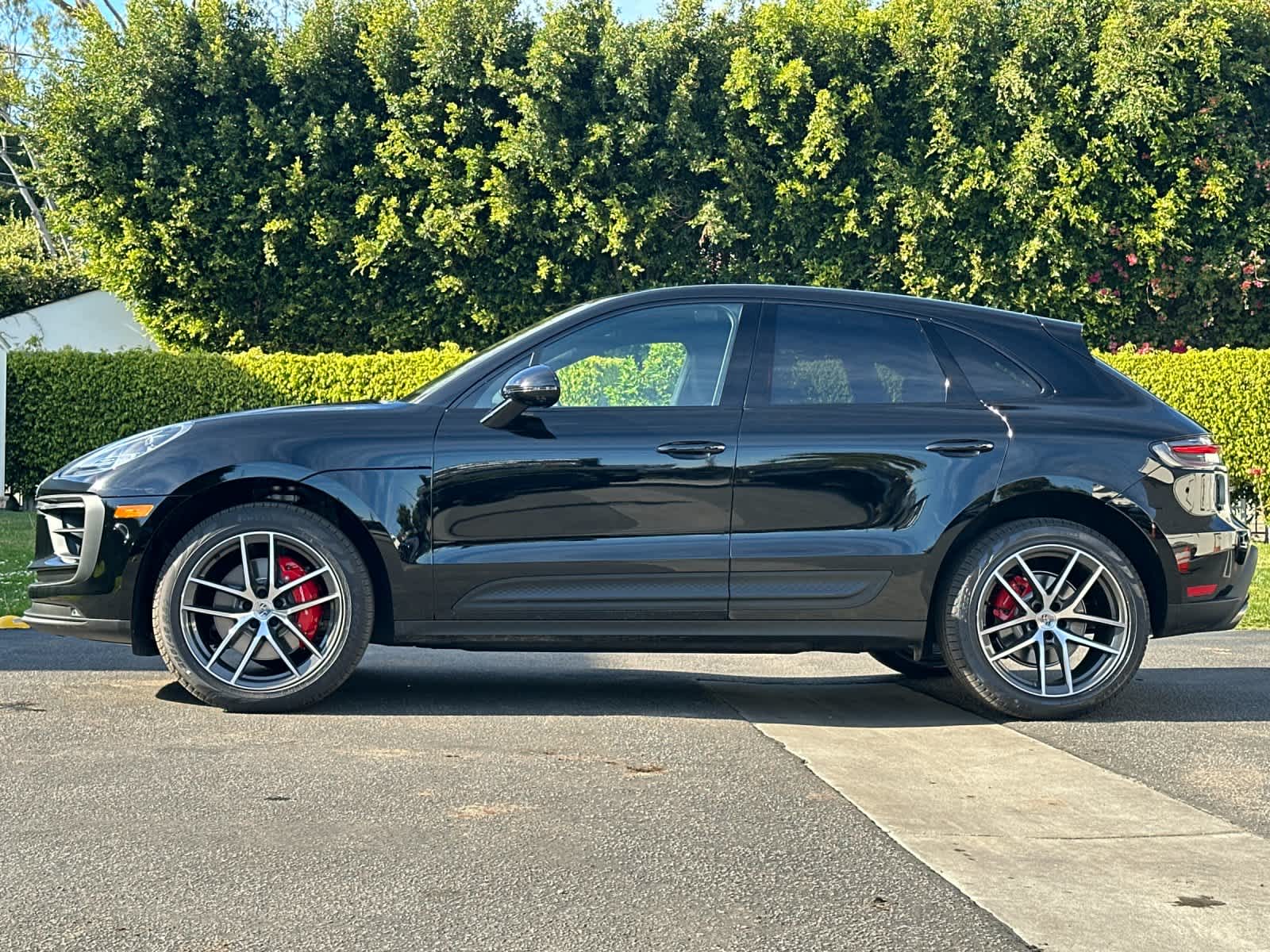 Thumbnail: 2026 Porsche Macan - 2