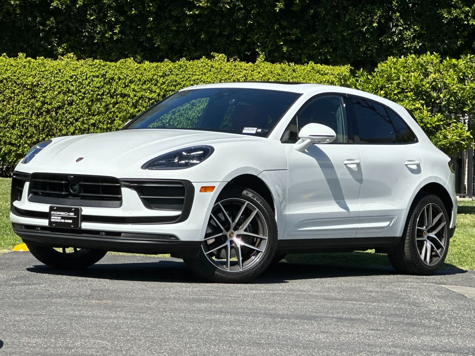 Thumbnail: 2025 Porsche Macan - 1