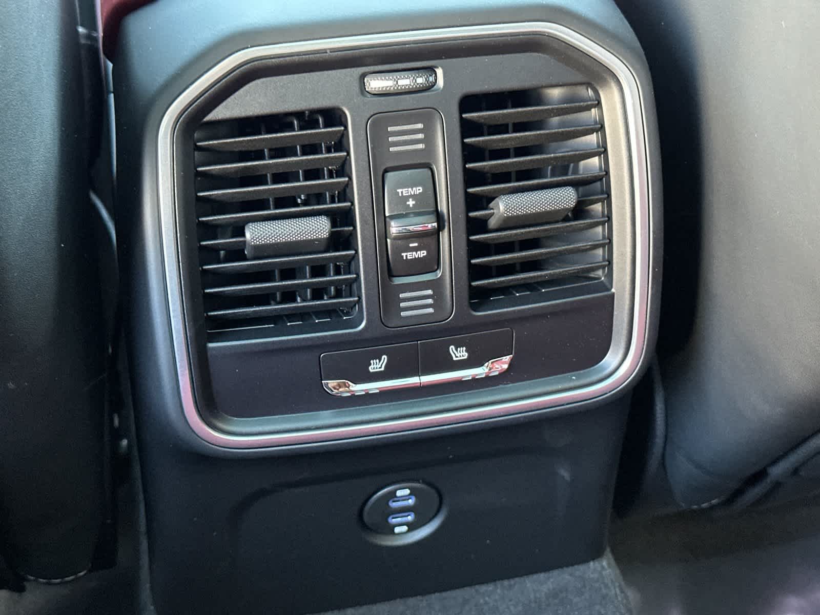 Thumbnail: 2026 Porsche Macan - 14