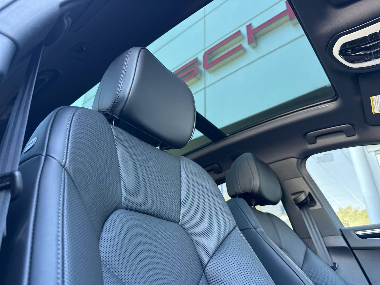 Thumbnail: 2026 Porsche Macan - 18