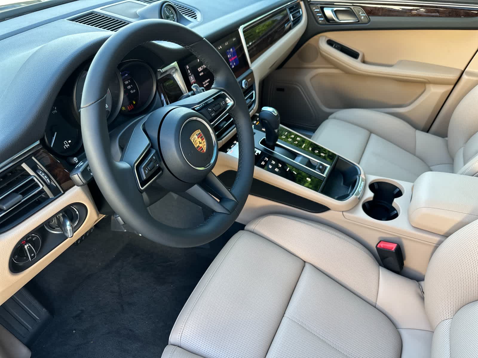 Thumbnail: 2026 Porsche Macan - 4