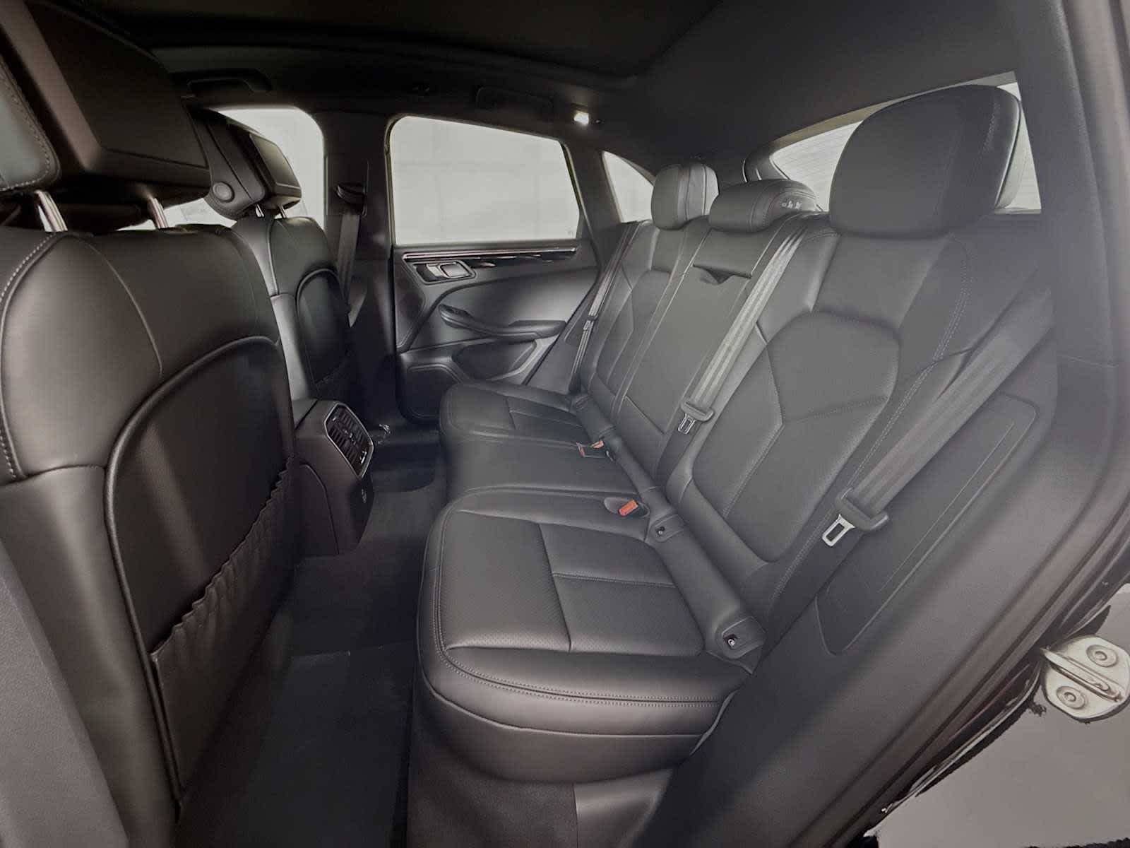 Thumbnail: 2026 Porsche Macan - 19