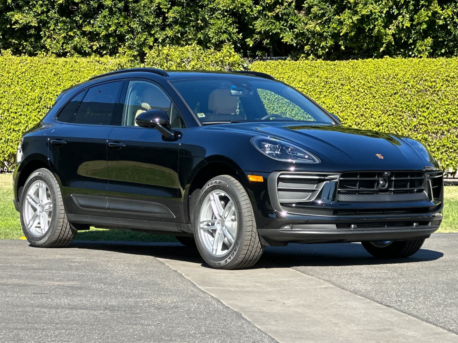 Thumbnail: 2026 Porsche Macan - 10
