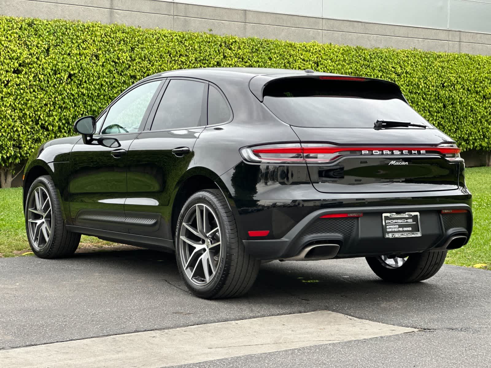 Thumbnail: 2025 Porsche Macan - 3