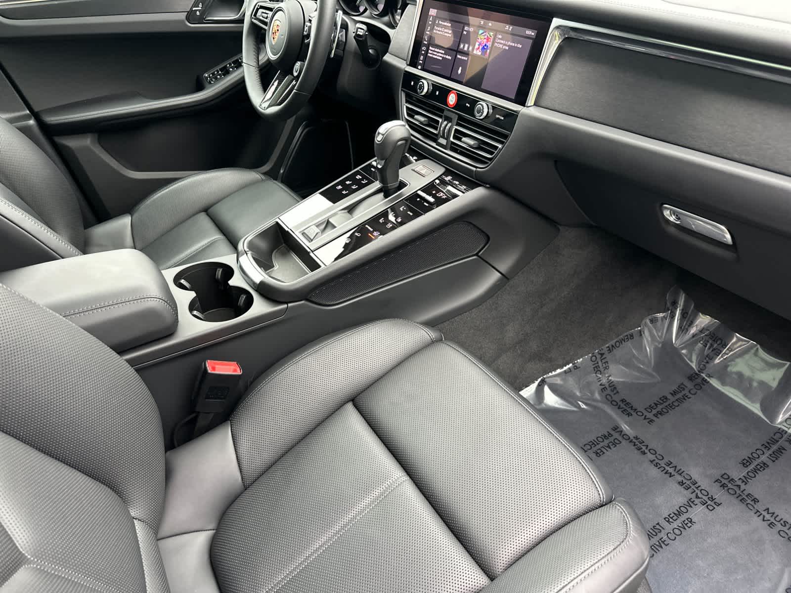 Thumbnail: 2025 Porsche Macan - 16