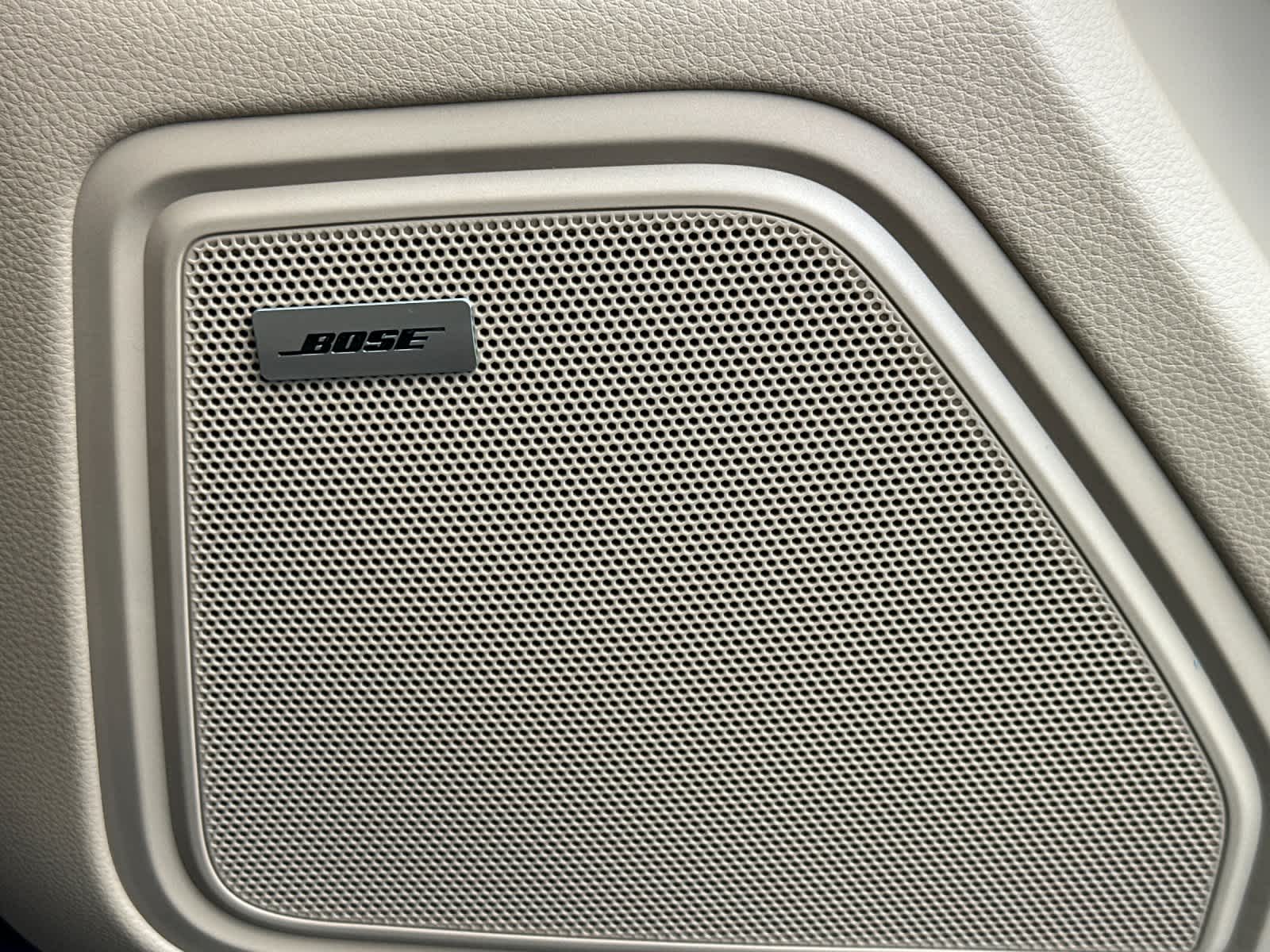 Thumbnail: 2026 Porsche Macan - 20