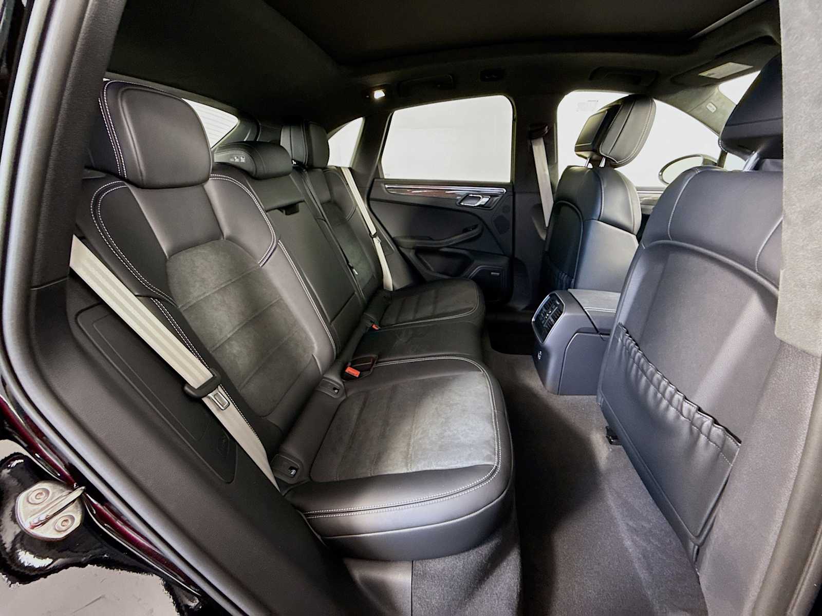 Thumbnail: 2025 Porsche Macan - 20