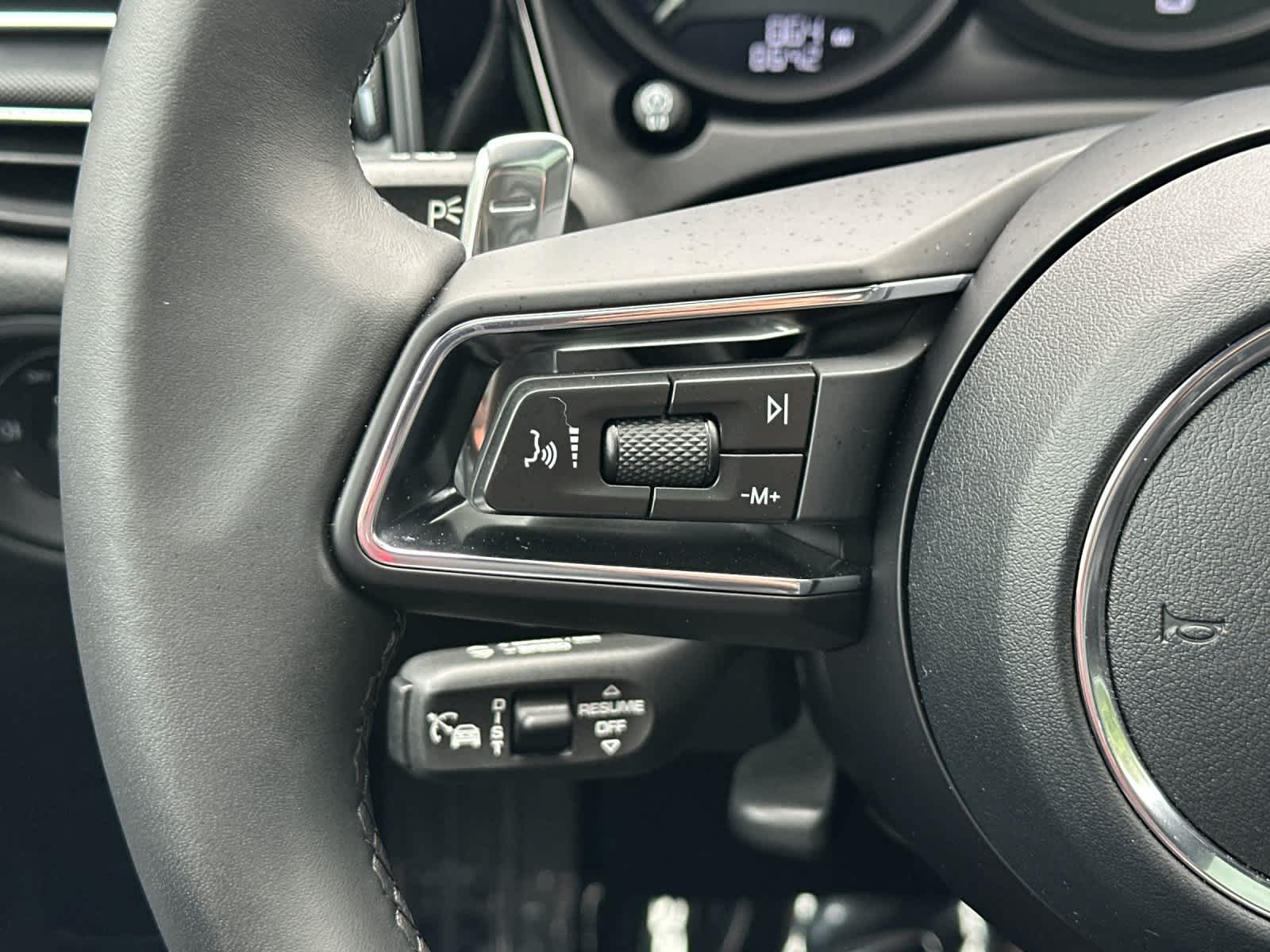 Thumbnail: 2026 Porsche Macan - 27