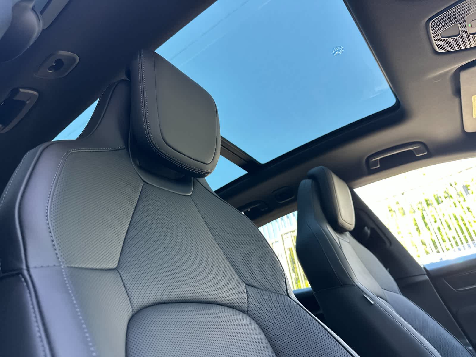 Thumbnail: 2026 Porsche Macan - 18