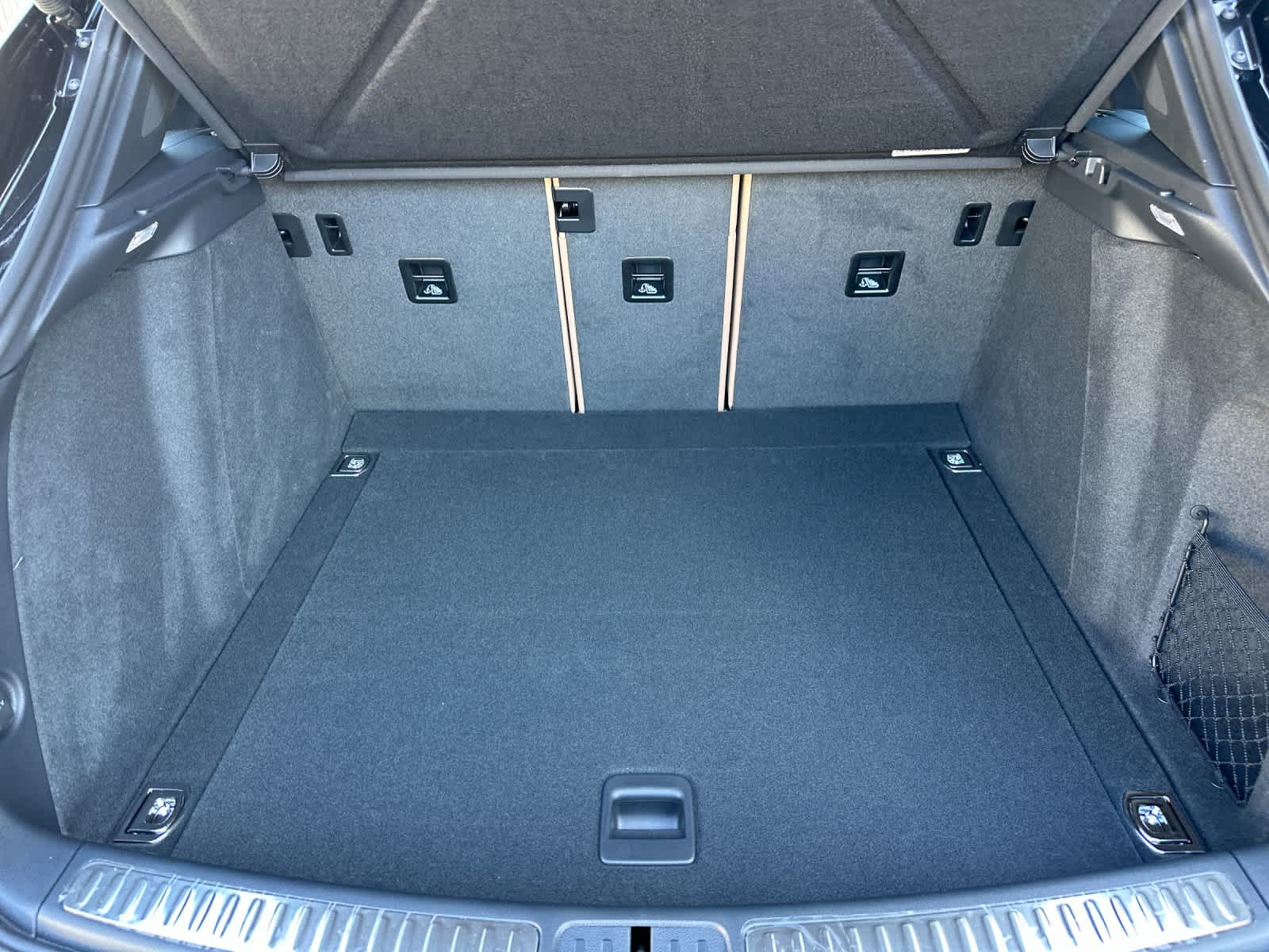 Thumbnail: 2026 Porsche Macan - 16