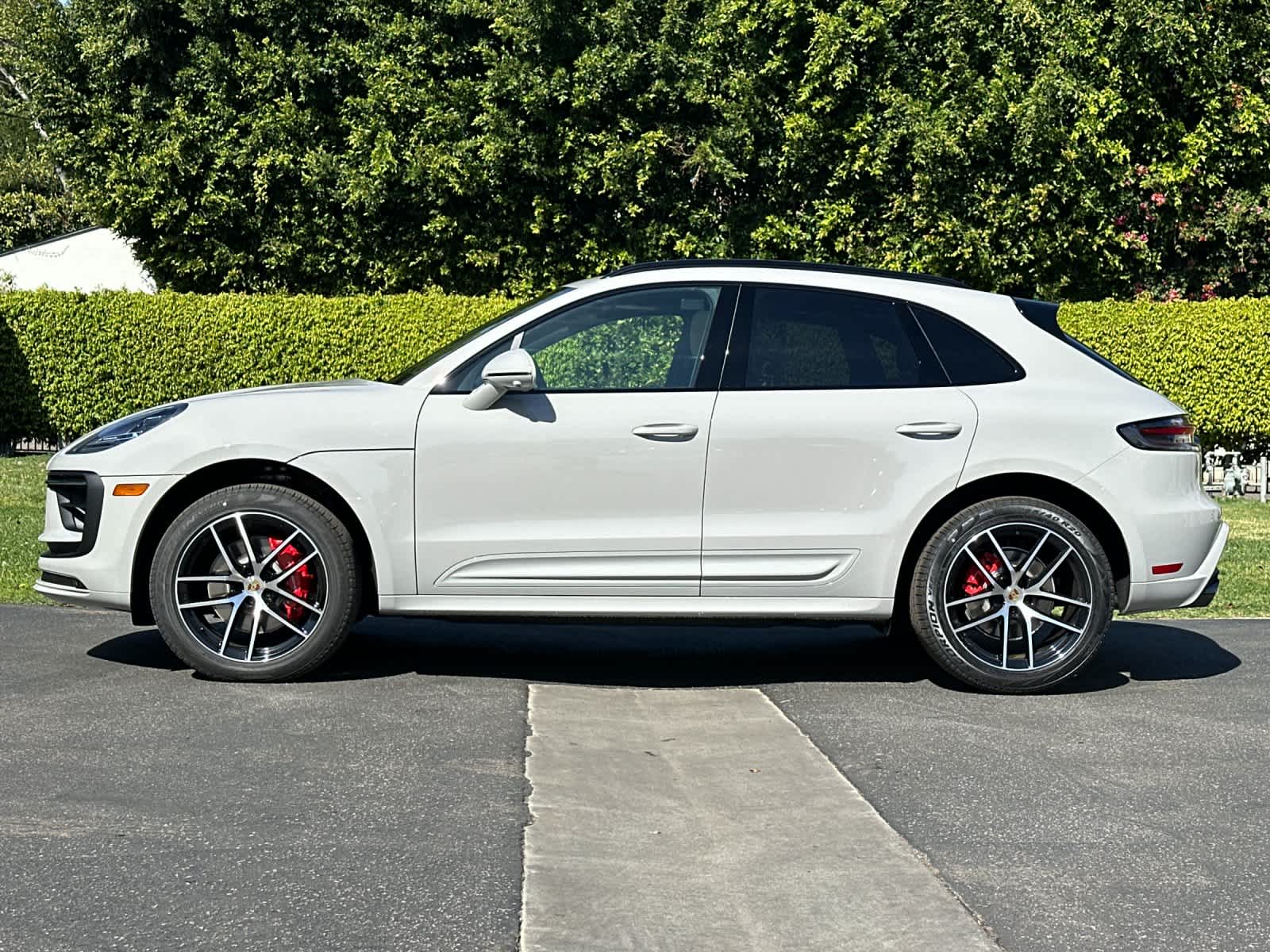 Thumbnail: 2026 Porsche Macan - 2