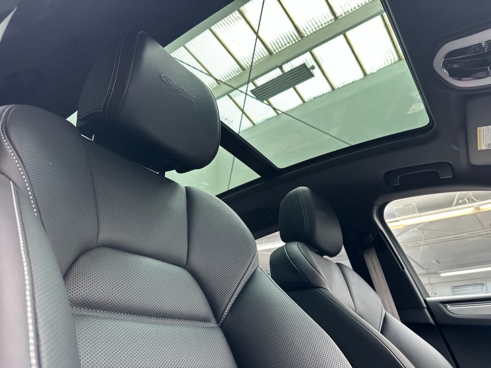 Thumbnail: 2026 Porsche Macan - 18