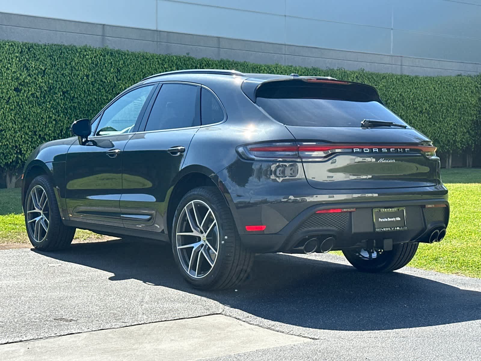 Thumbnail: 2026 Porsche Macan - 3