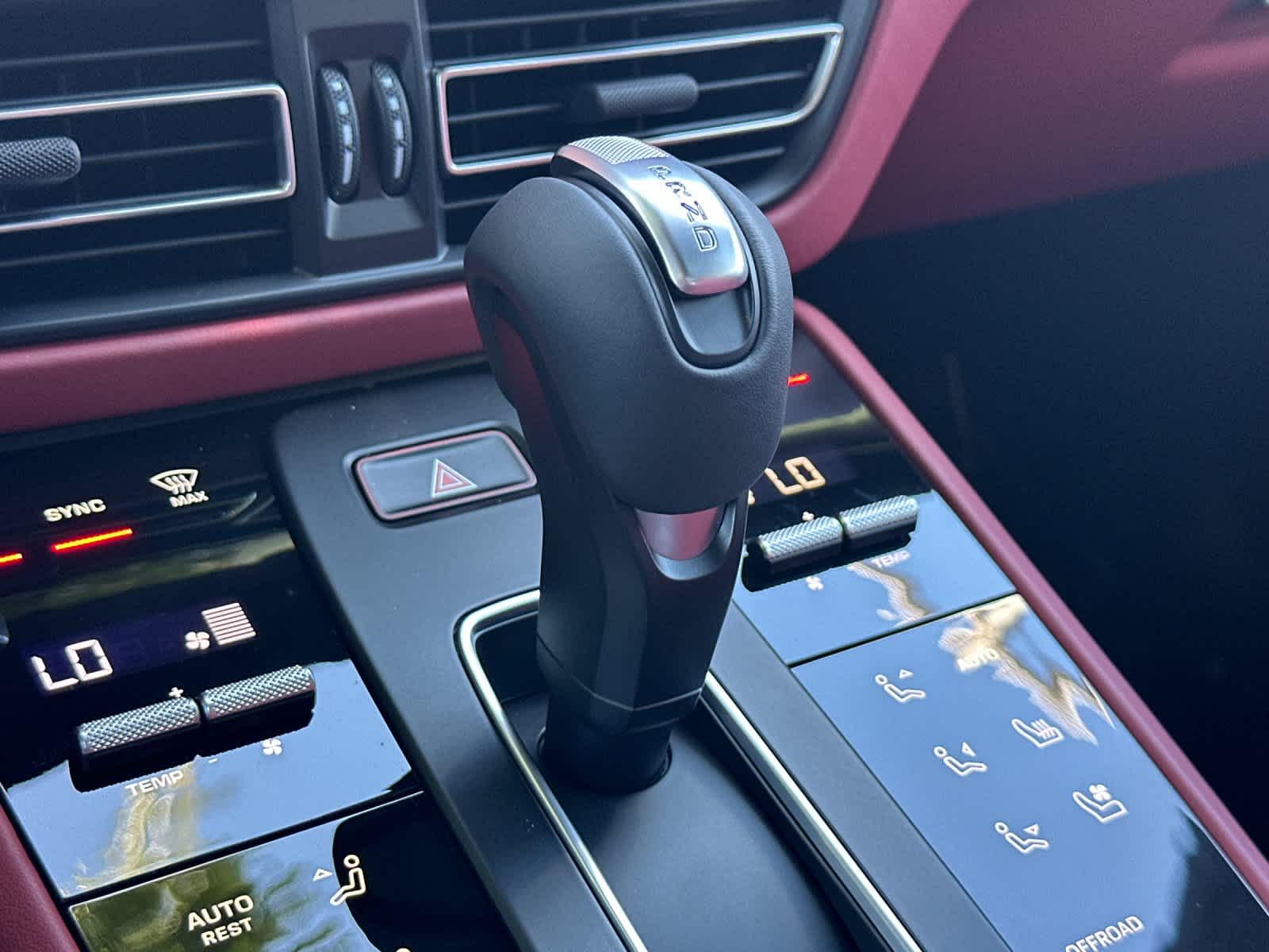 Thumbnail: 2026 Porsche Macan - 25