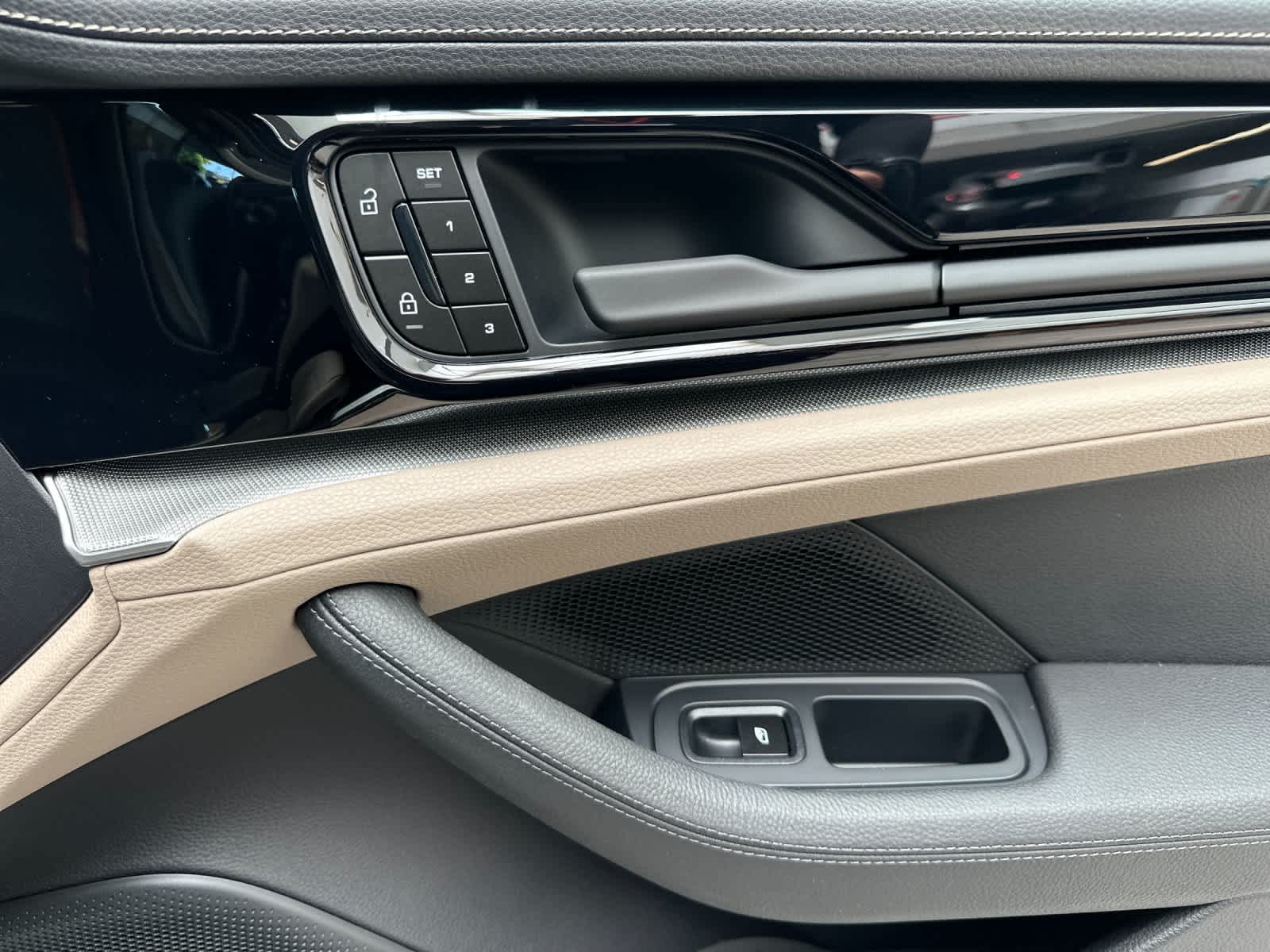 Thumbnail: 2026 Porsche Panamera - 18