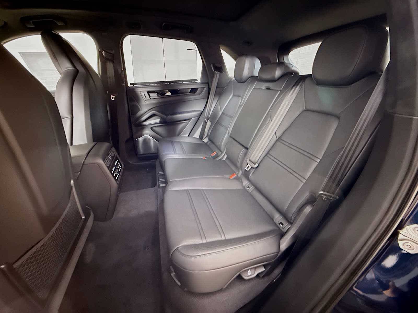 Thumbnail: 2026 Porsche Cayenne - 17