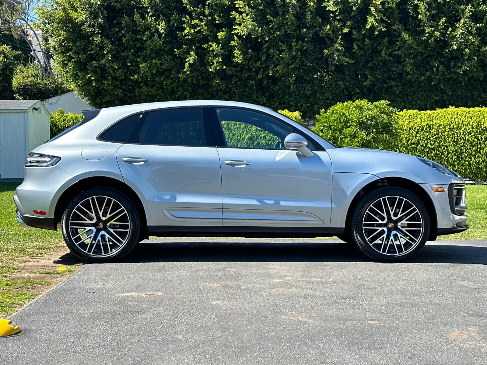 Thumbnail: 2026 Porsche Macan - 9