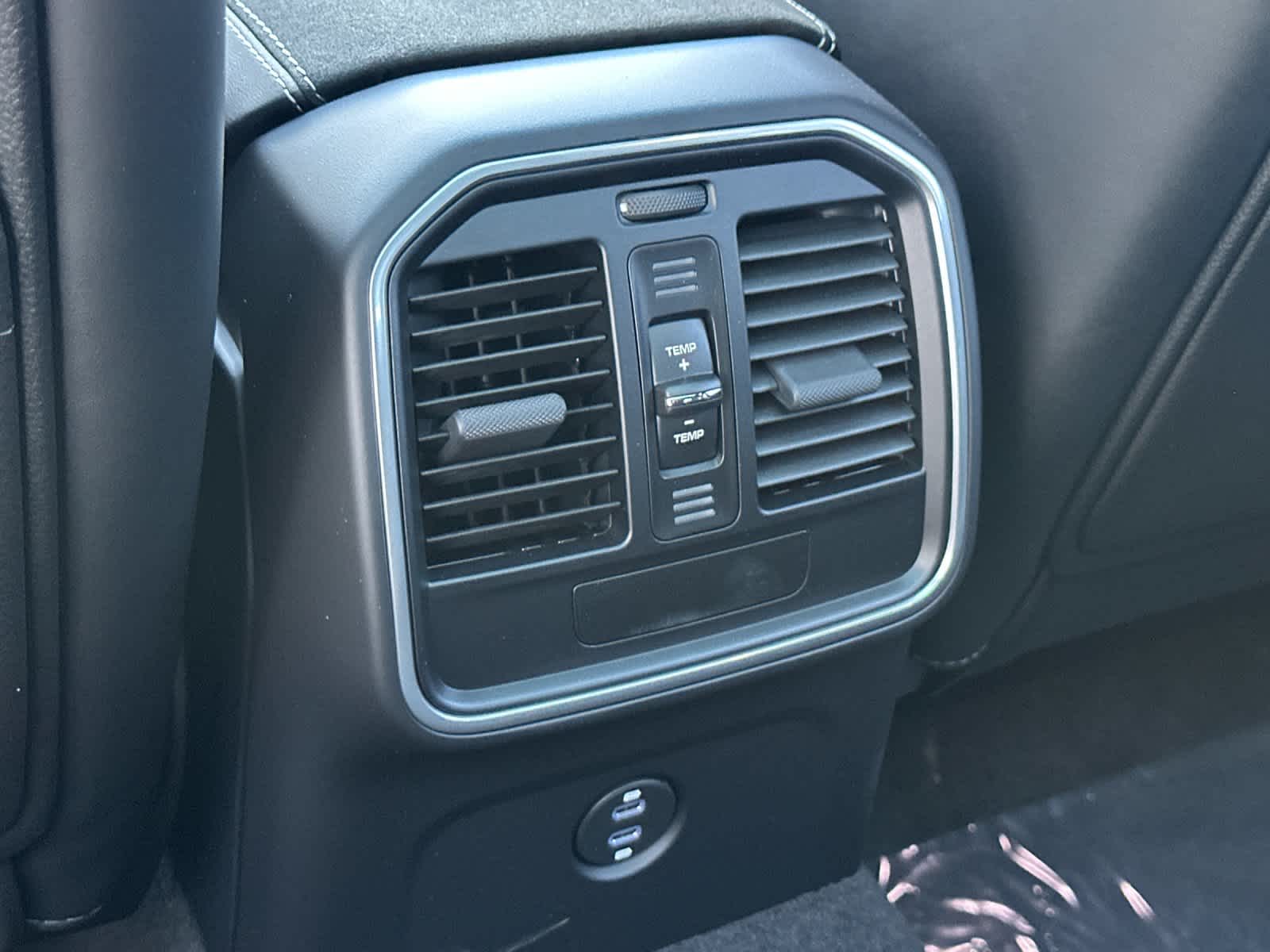 Thumbnail: 2026 Porsche Macan - 14