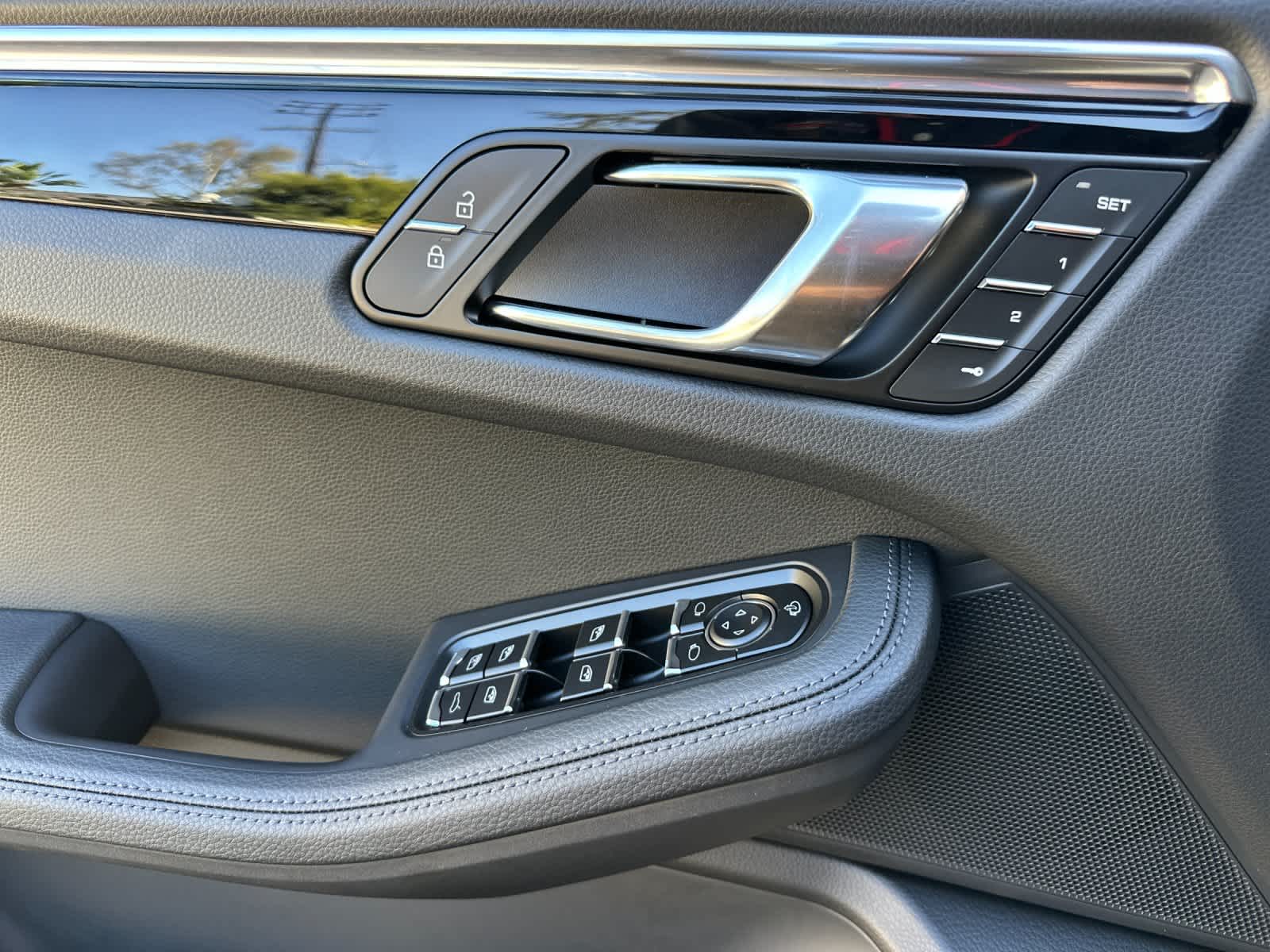 Thumbnail: 2026 Porsche Macan - 12