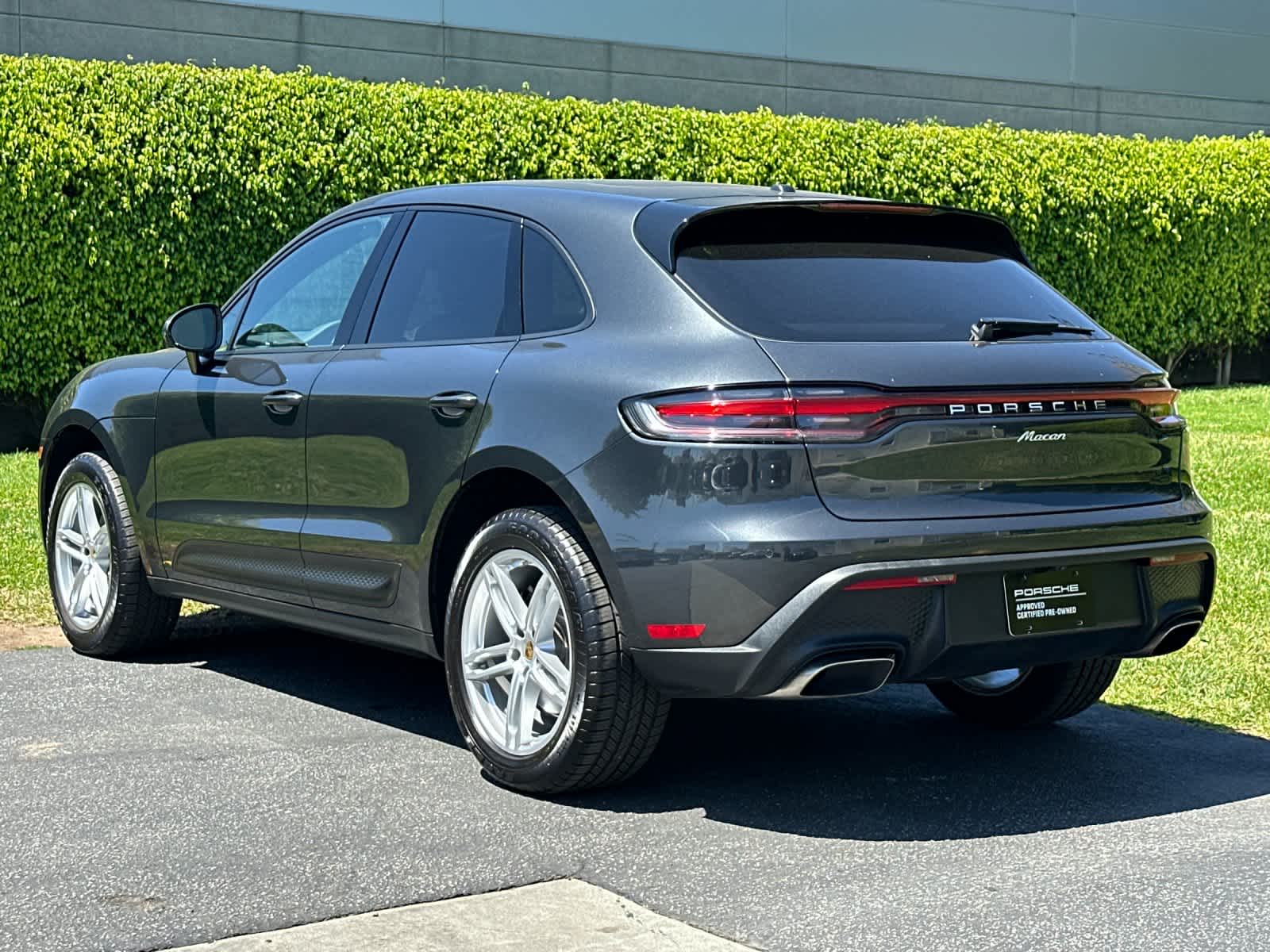 Thumbnail: 2025 Porsche Macan - 3