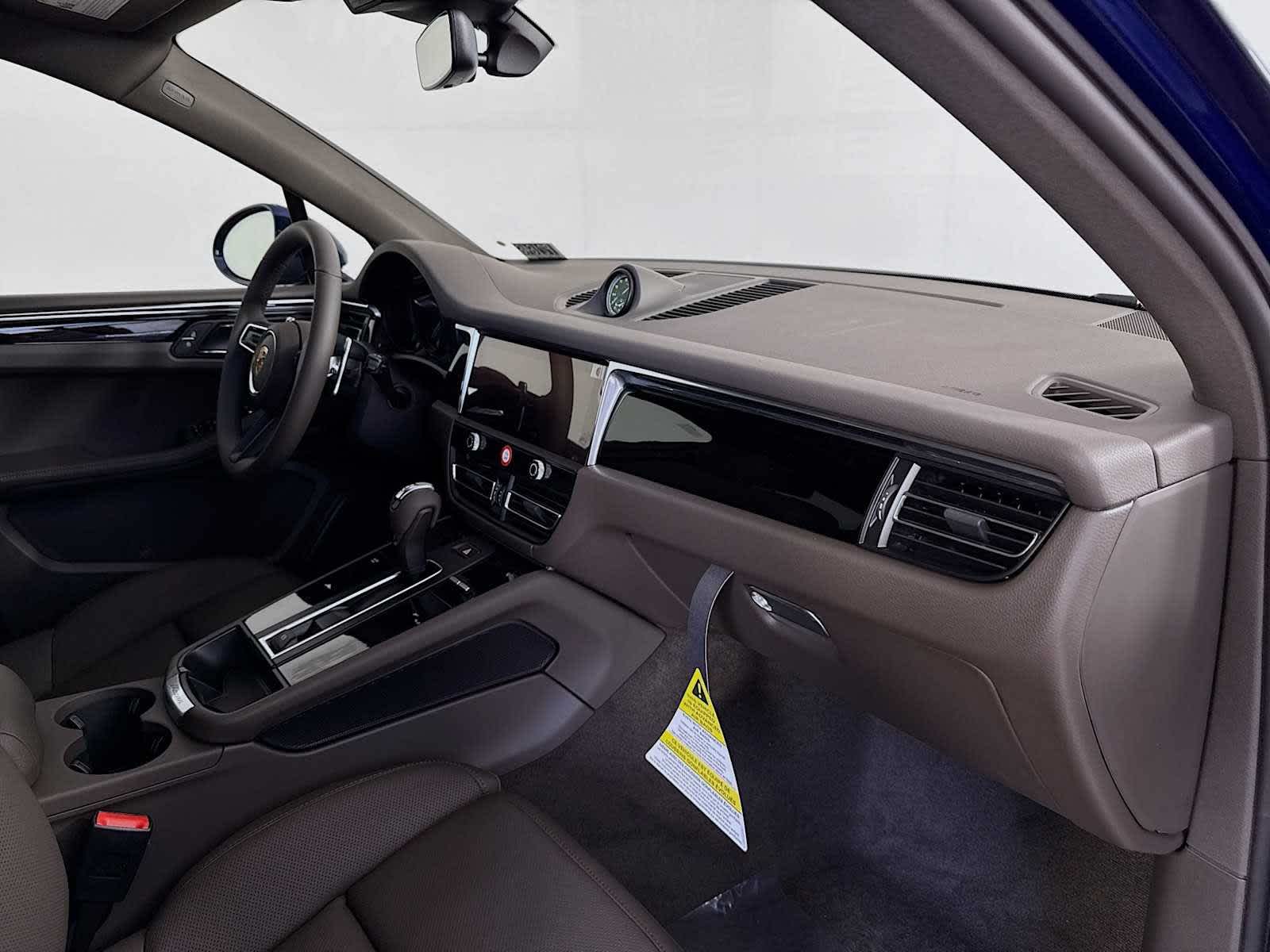 Thumbnail: 2026 Porsche Macan - 22