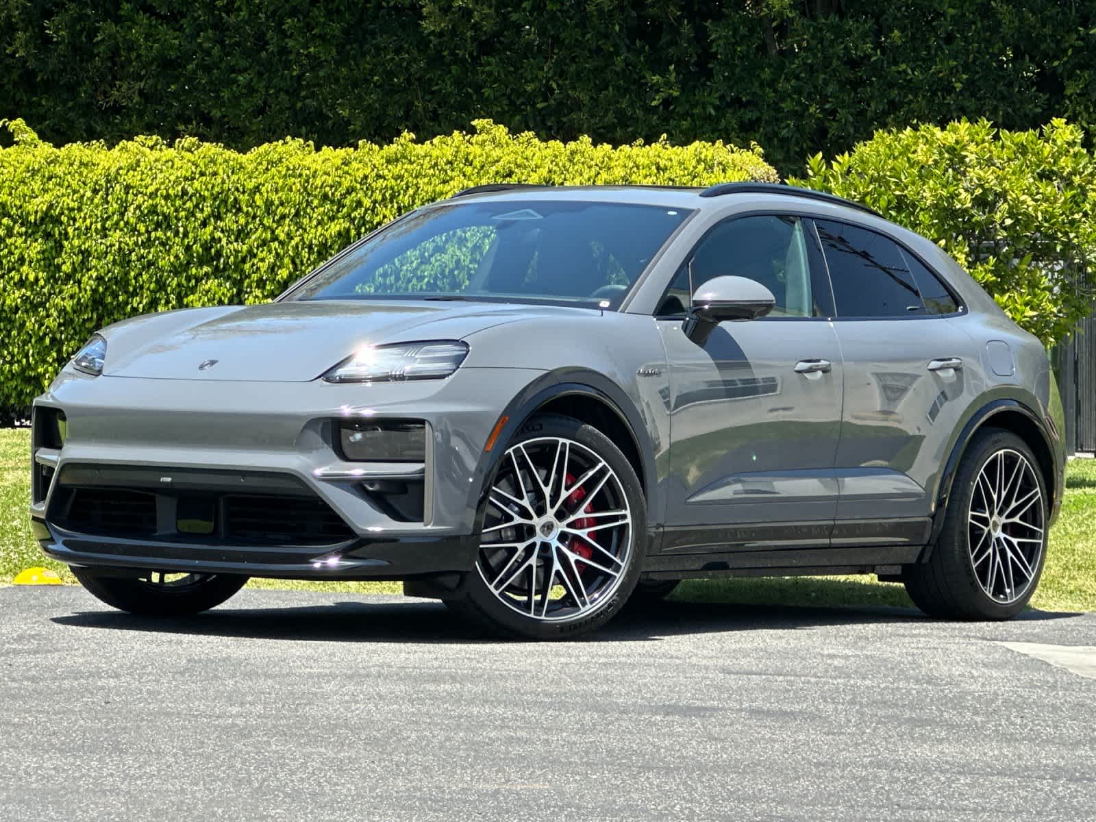 Thumbnail: 2026 Porsche Macan - 1