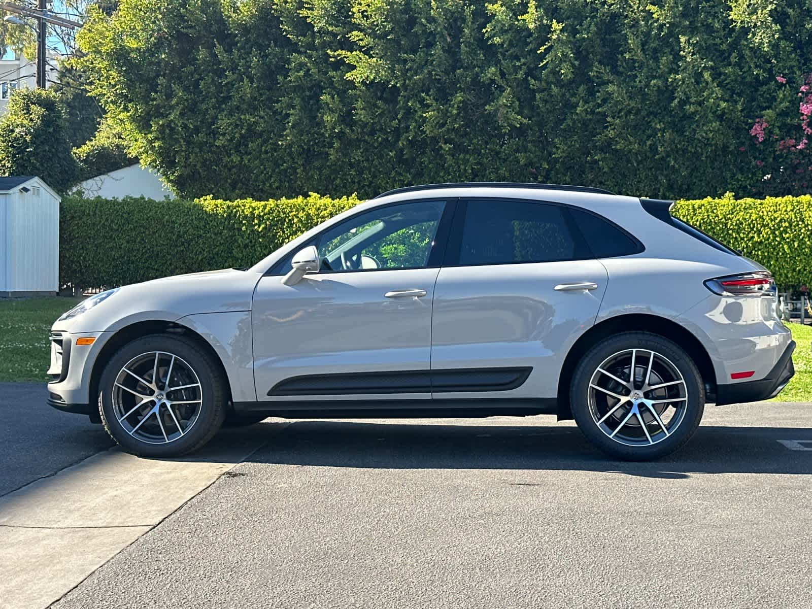 Thumbnail: 2026 Porsche Macan - 2