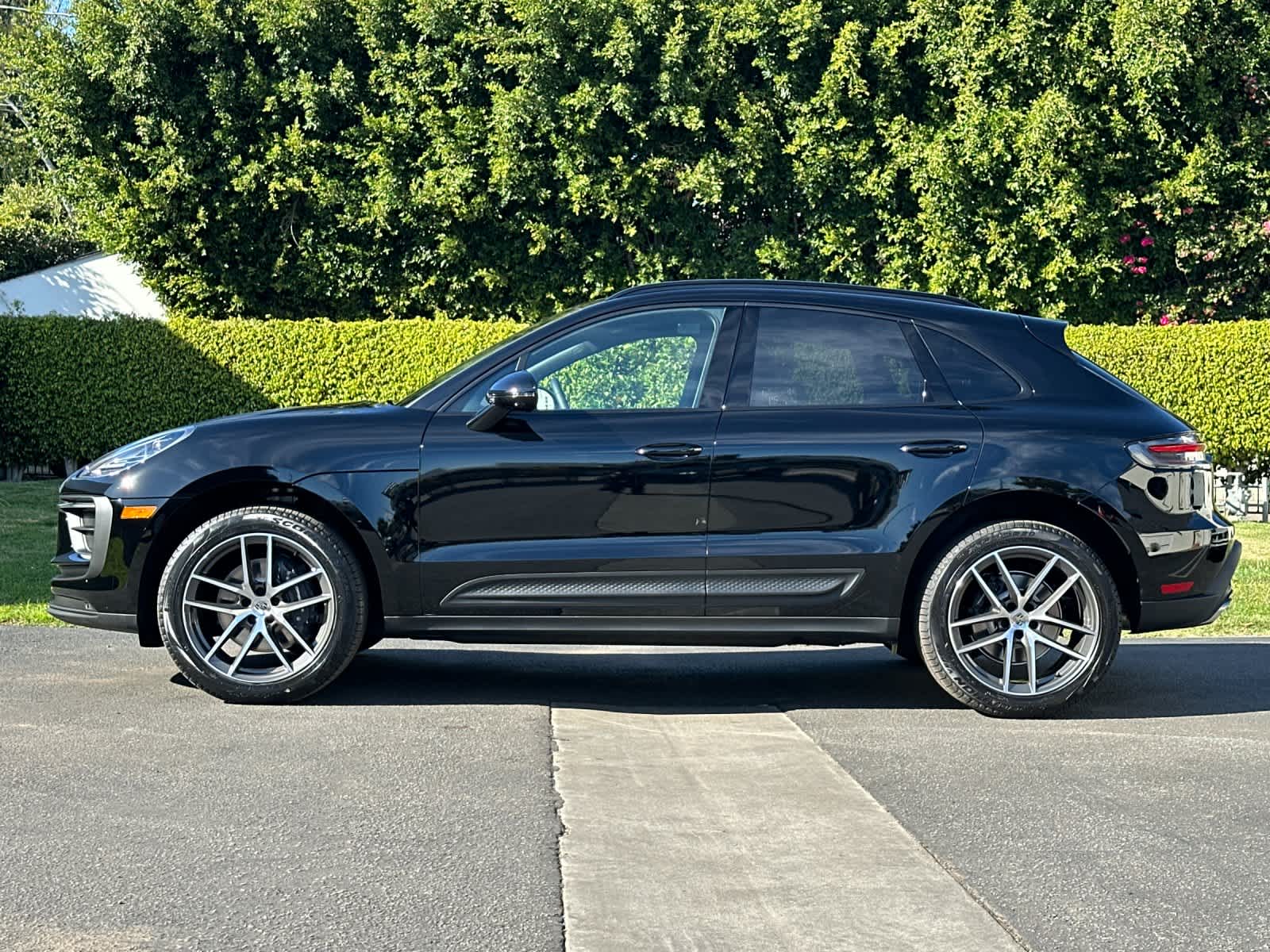 Thumbnail: 2026 Porsche Macan - 2