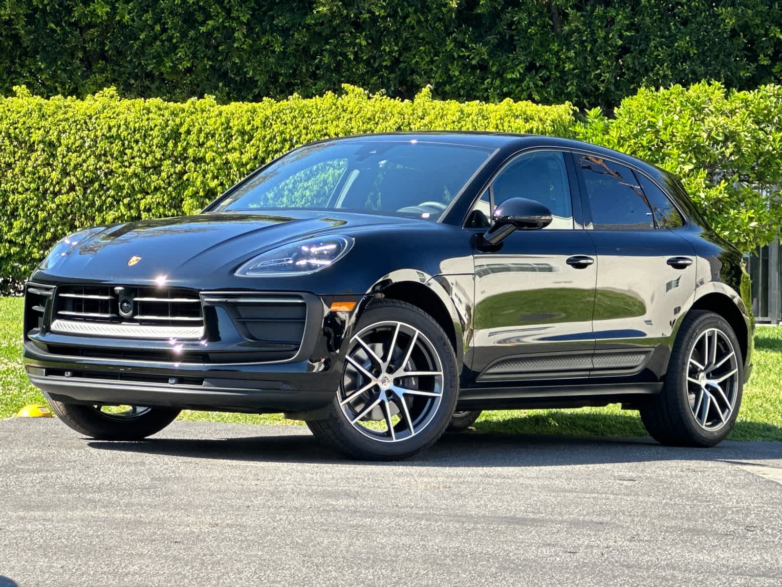 Thumbnail: 2026 Porsche Macan - 1