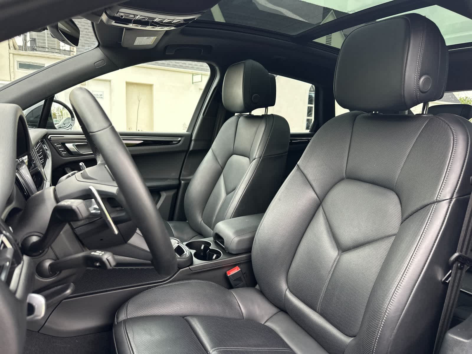 Thumbnail: 2025 Porsche Macan - 5