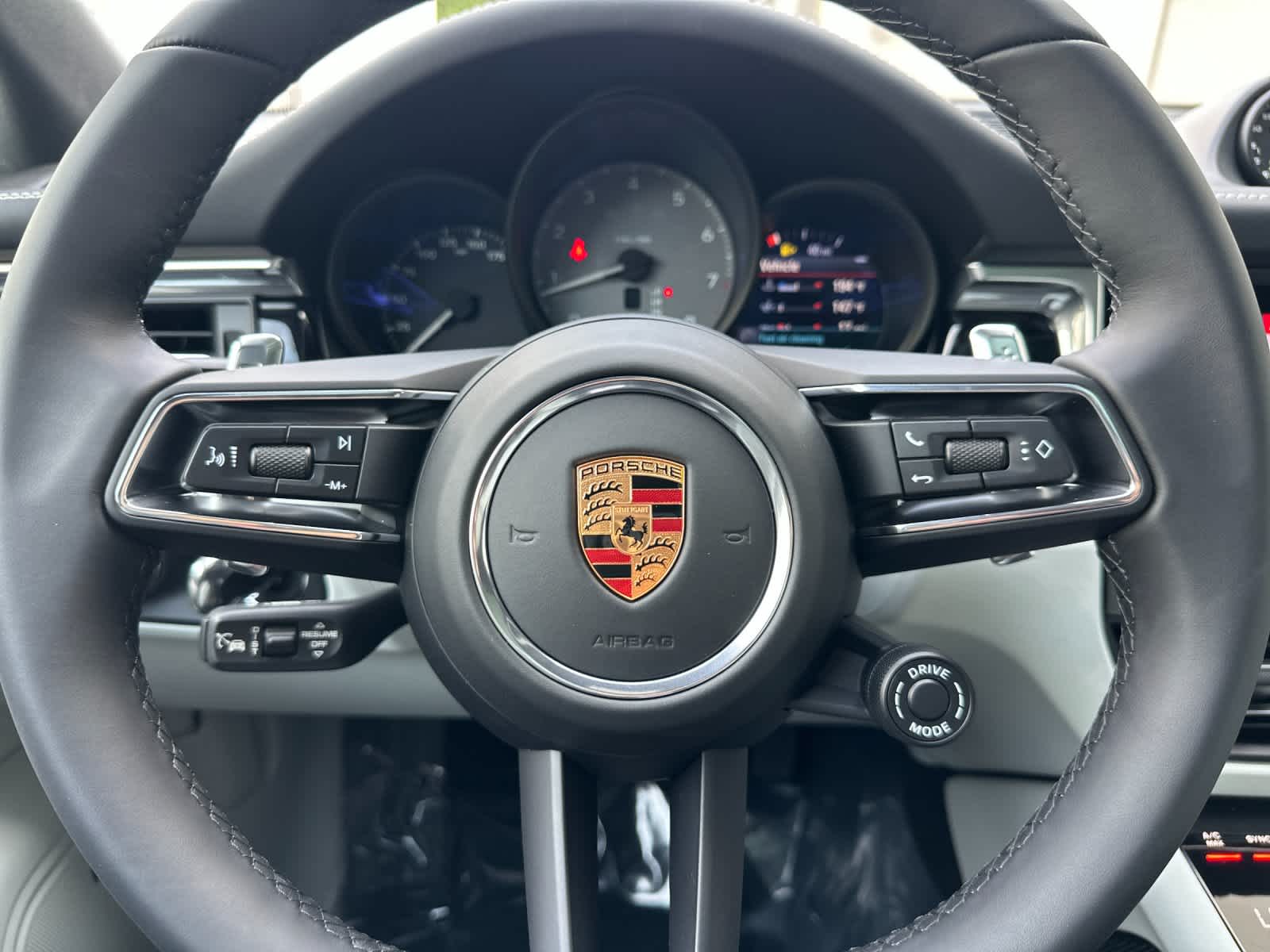 Thumbnail: 2026 Porsche Macan - 26