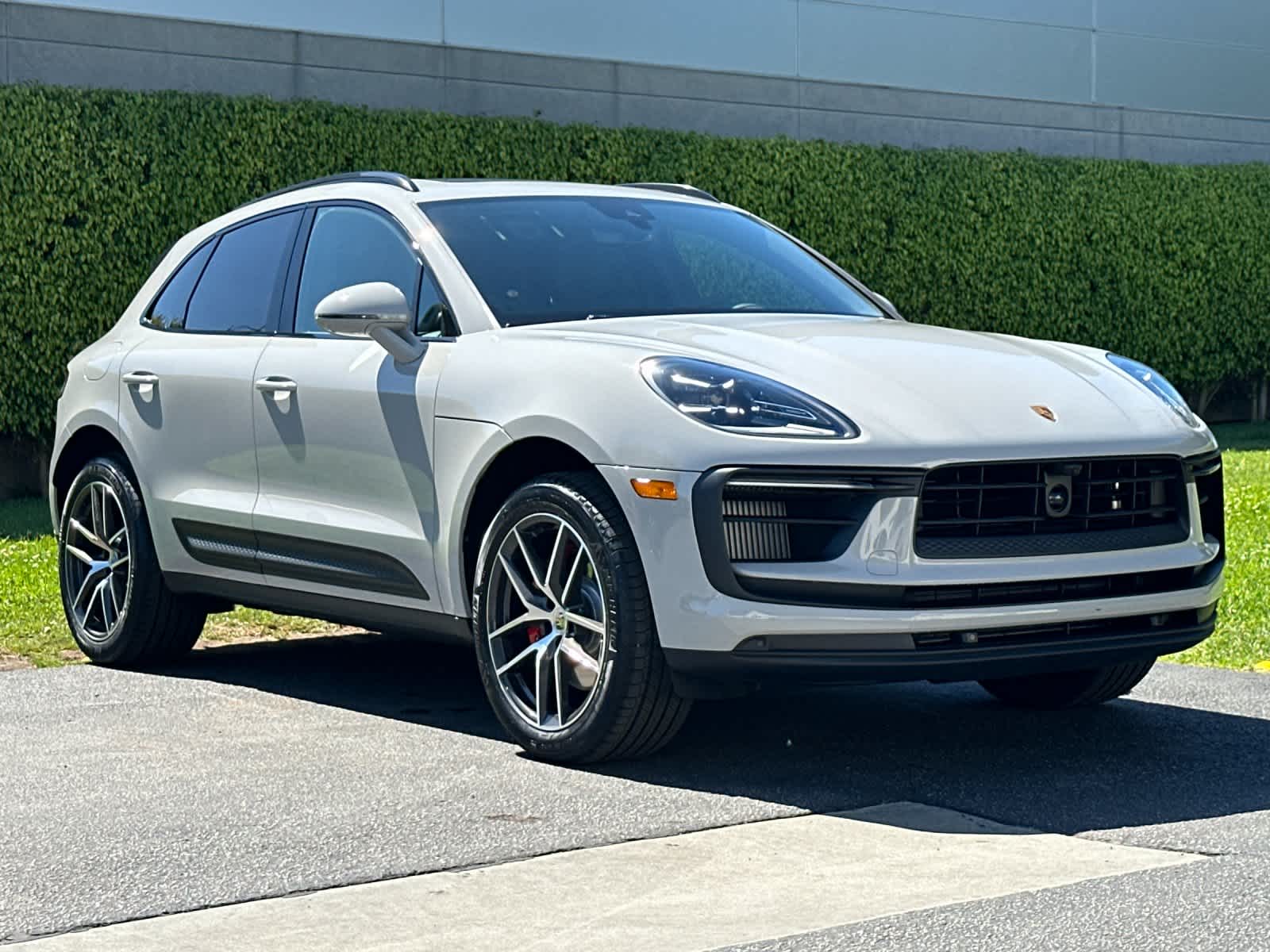 Thumbnail: 2026 Porsche Macan - 10