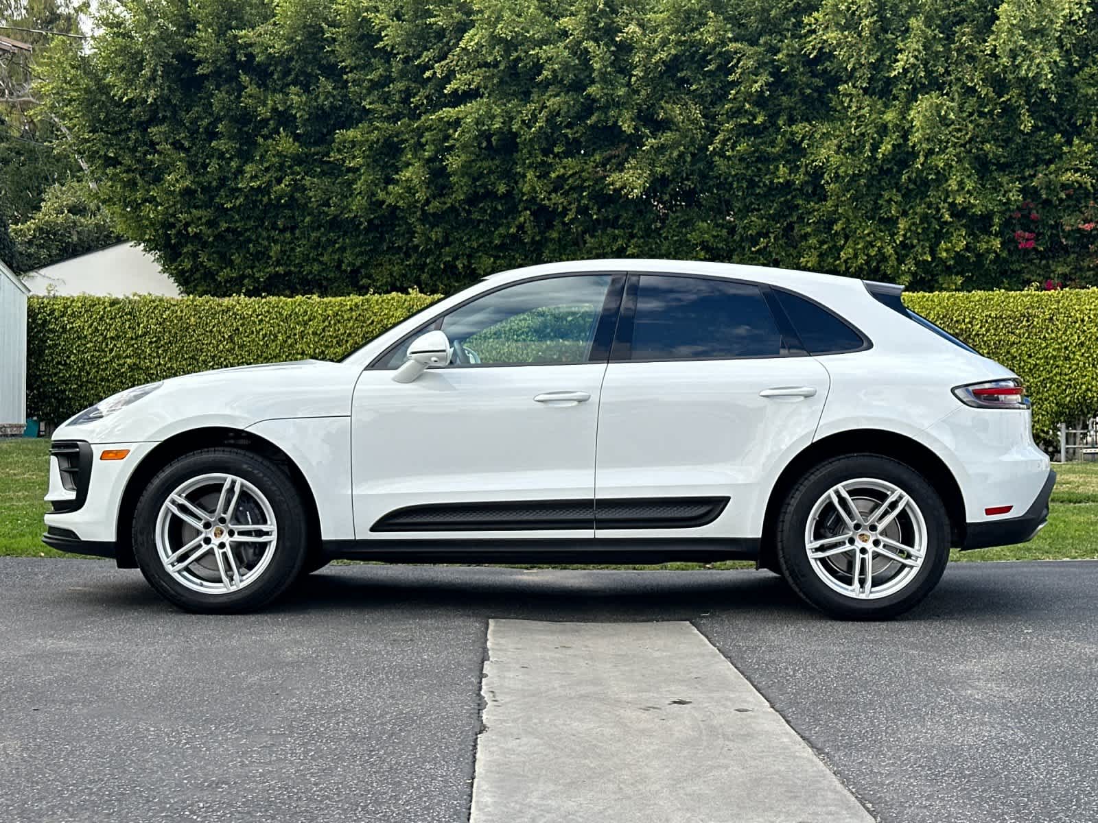 Thumbnail: 2025 Porsche Macan - 2