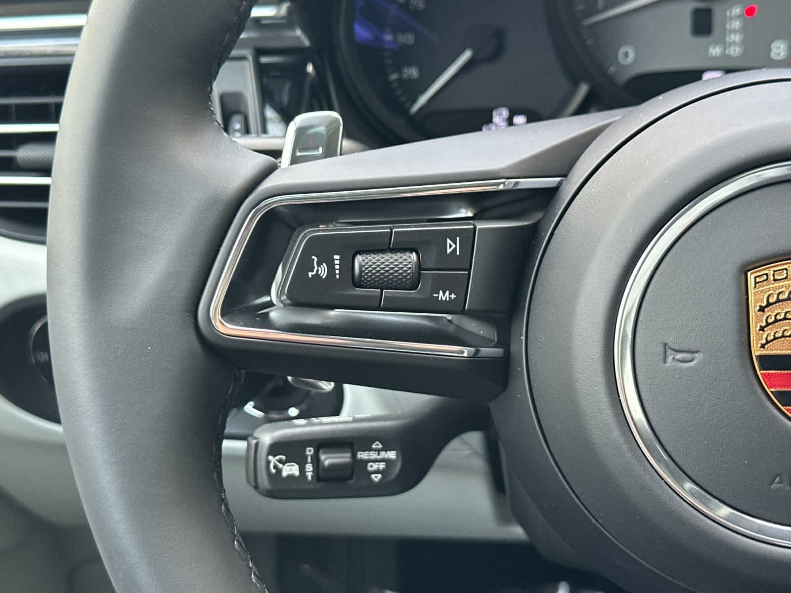 Thumbnail: 2026 Porsche Macan - 27