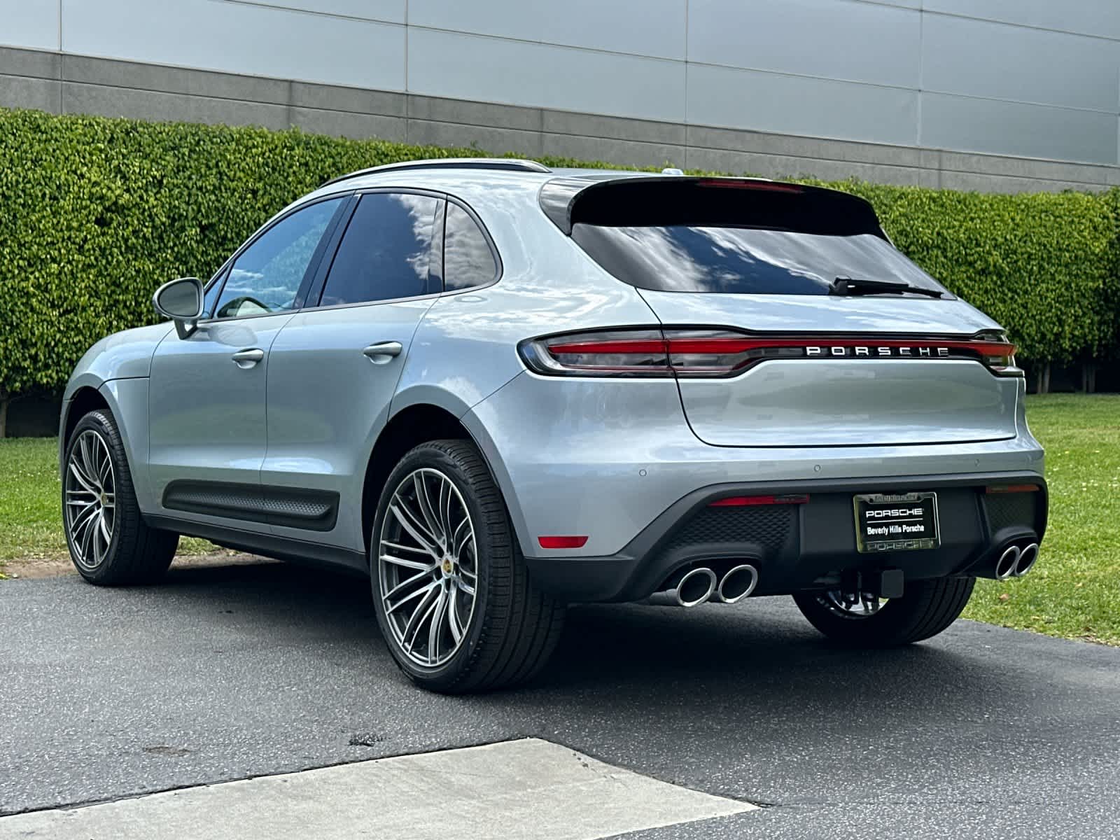 Thumbnail: 2026 Porsche Macan - 3