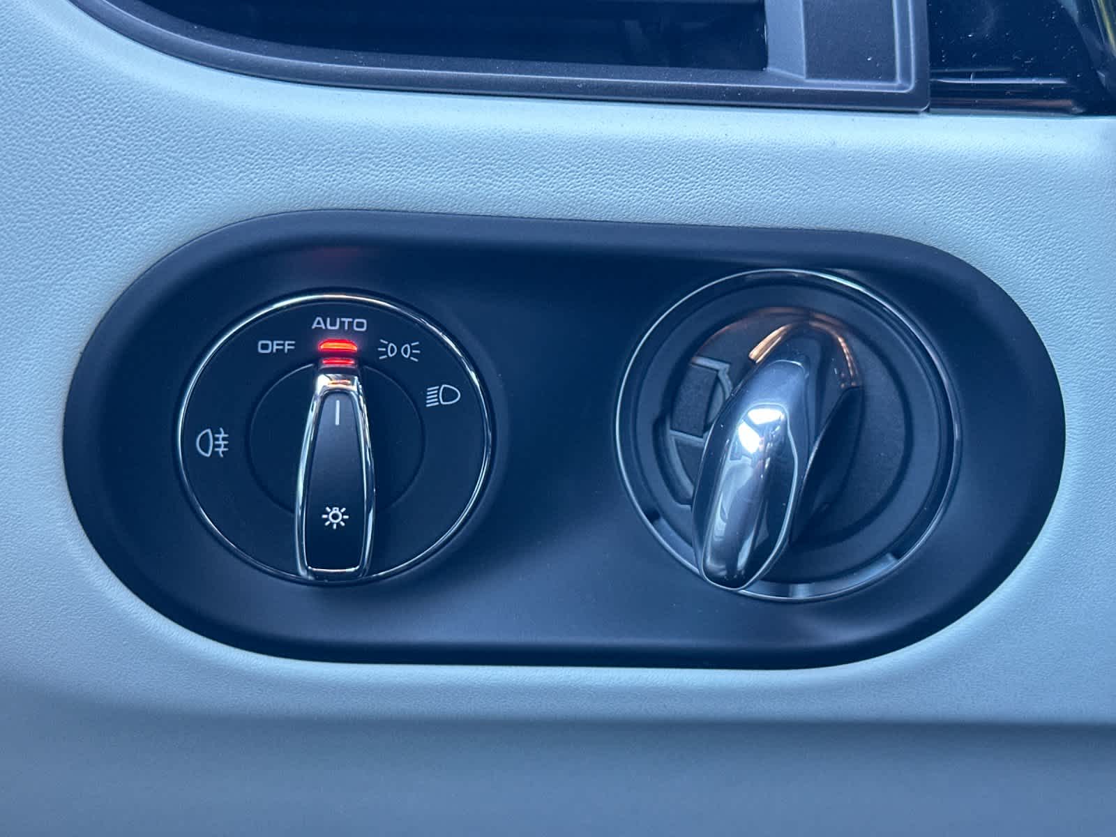 Thumbnail: 2026 Porsche Macan - 29