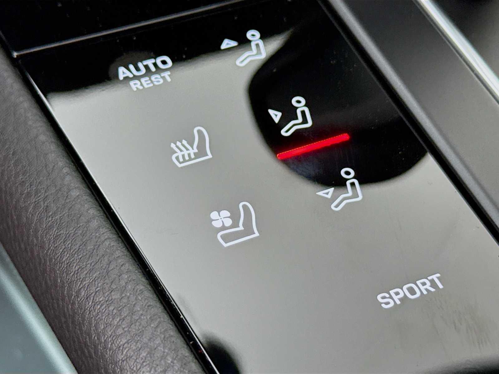 Thumbnail: 2026 Porsche Macan - 15