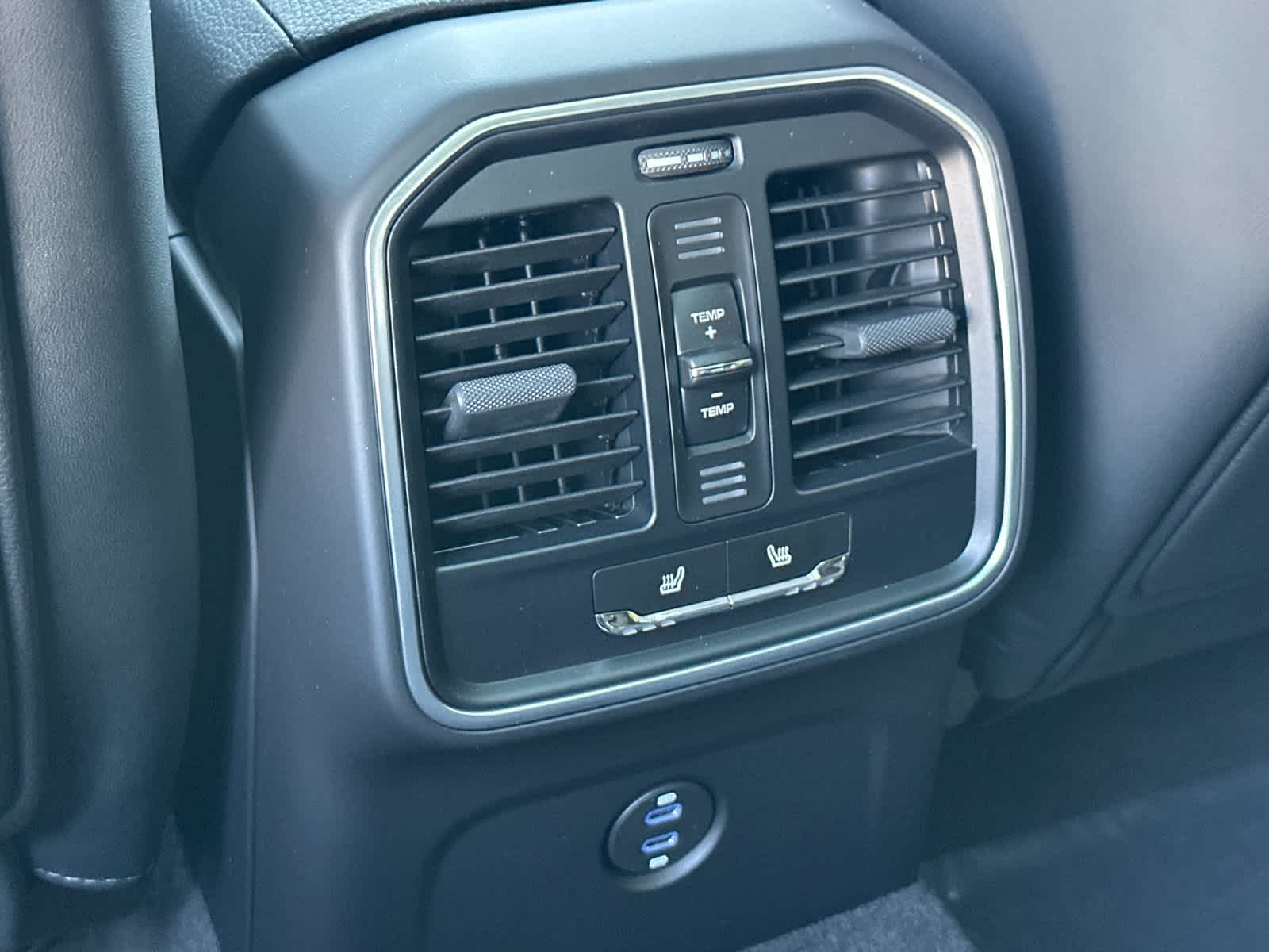 Thumbnail: 2026 Porsche Macan - 14