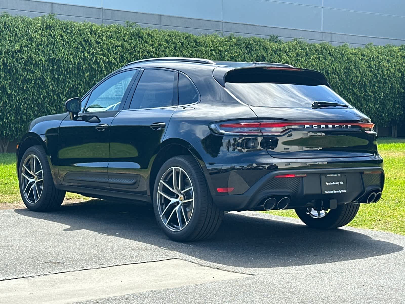 Thumbnail: 2026 Porsche Macan - 3