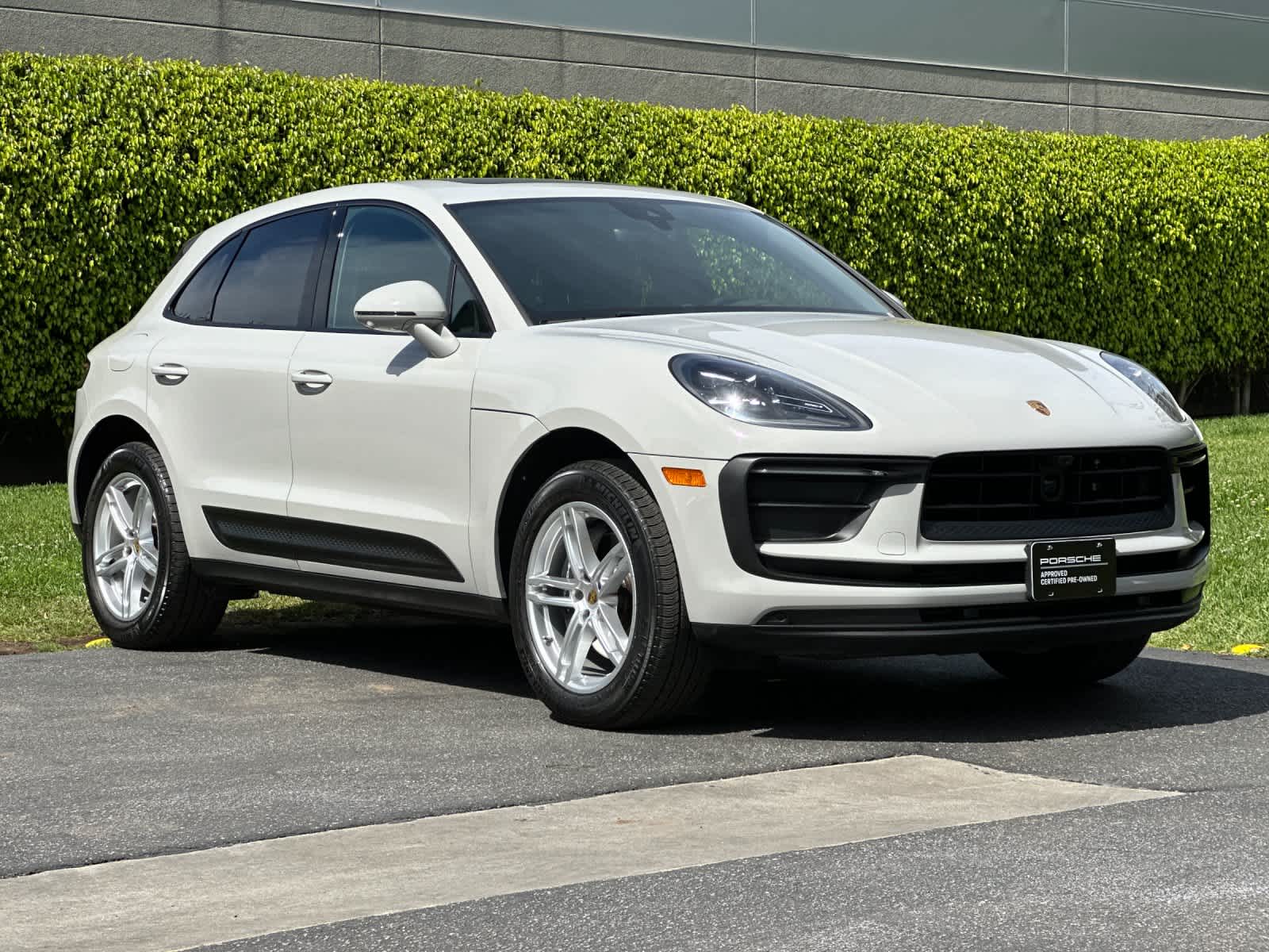 Thumbnail: 2025 Porsche Macan - 10